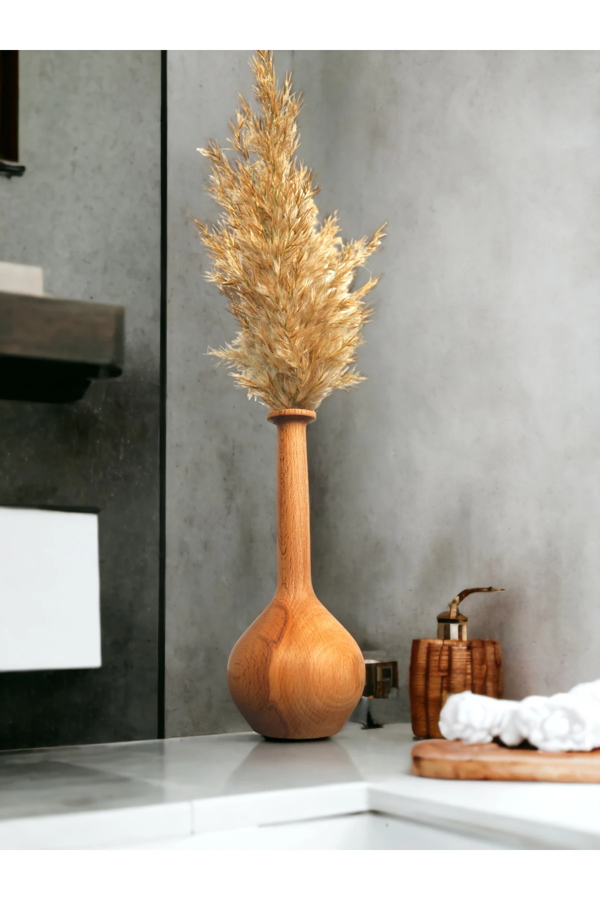 İSKANDİNAV TARZI DEKORATİF AHŞAP VAZO VE KURU PAMPAS DALLARI