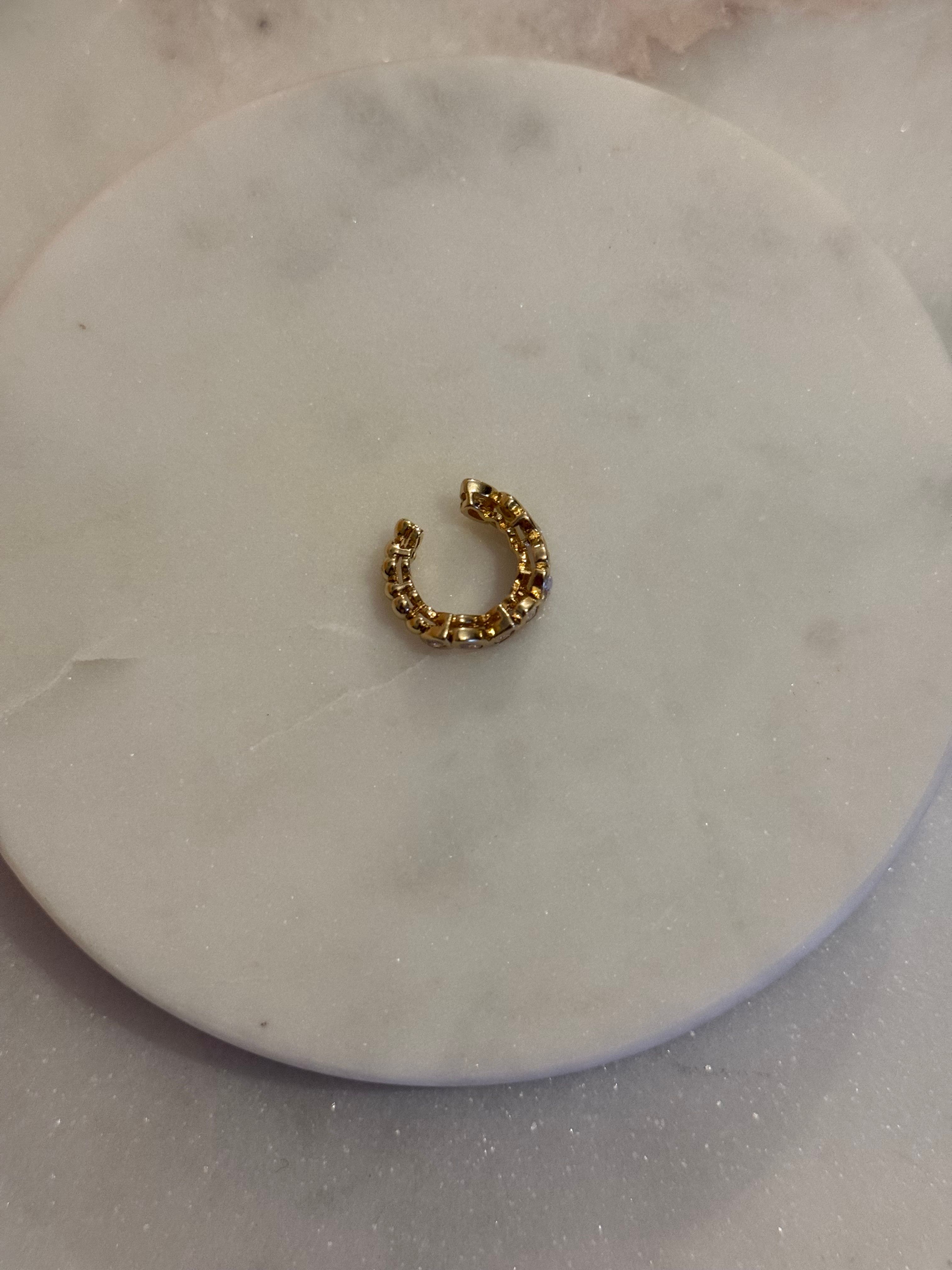 Halka Taşlı Ear Cuff