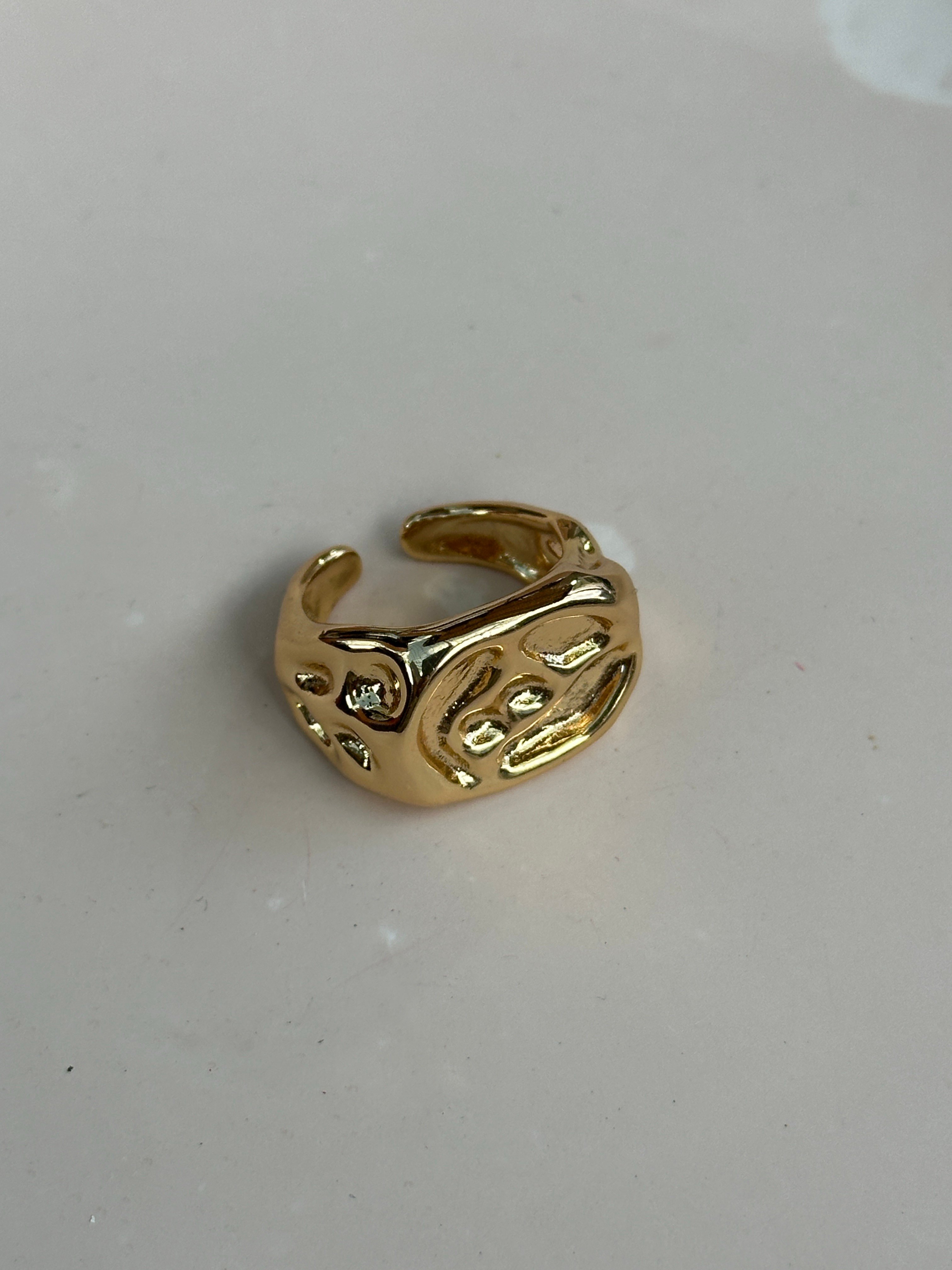 Kabartmalı Gold Yüzük 