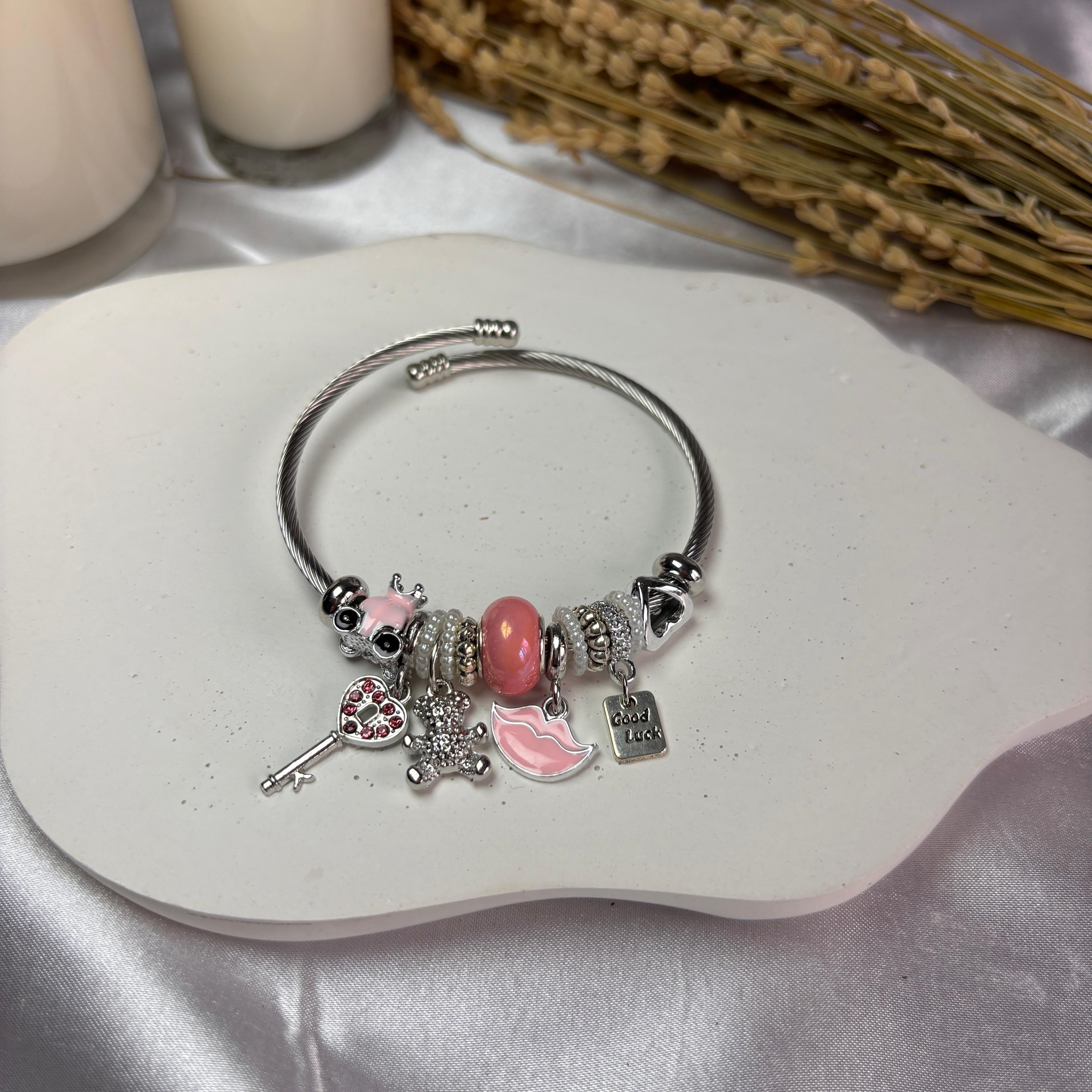 Pandora Model Charm'lı Gümüş Renk Bileklik