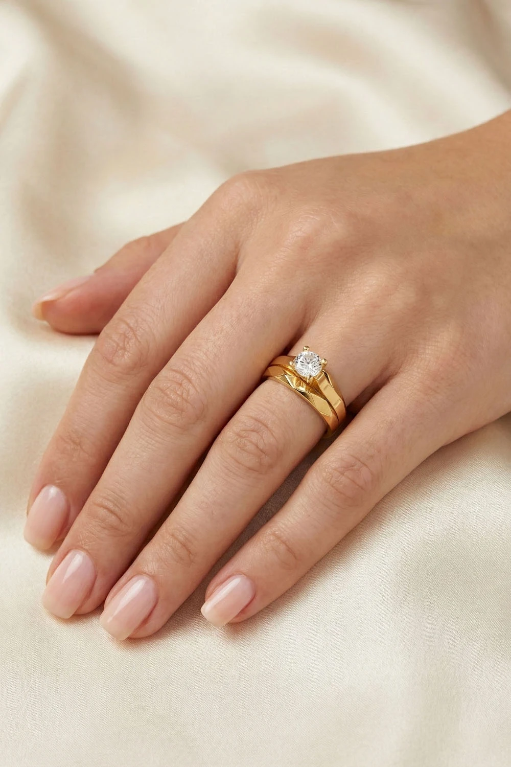 22 Ayar Altın Geometrik Kesim Detaylı Tektaş Görünümlü Yüzük 6,07 Gr Ürün Kodu: YZ06313