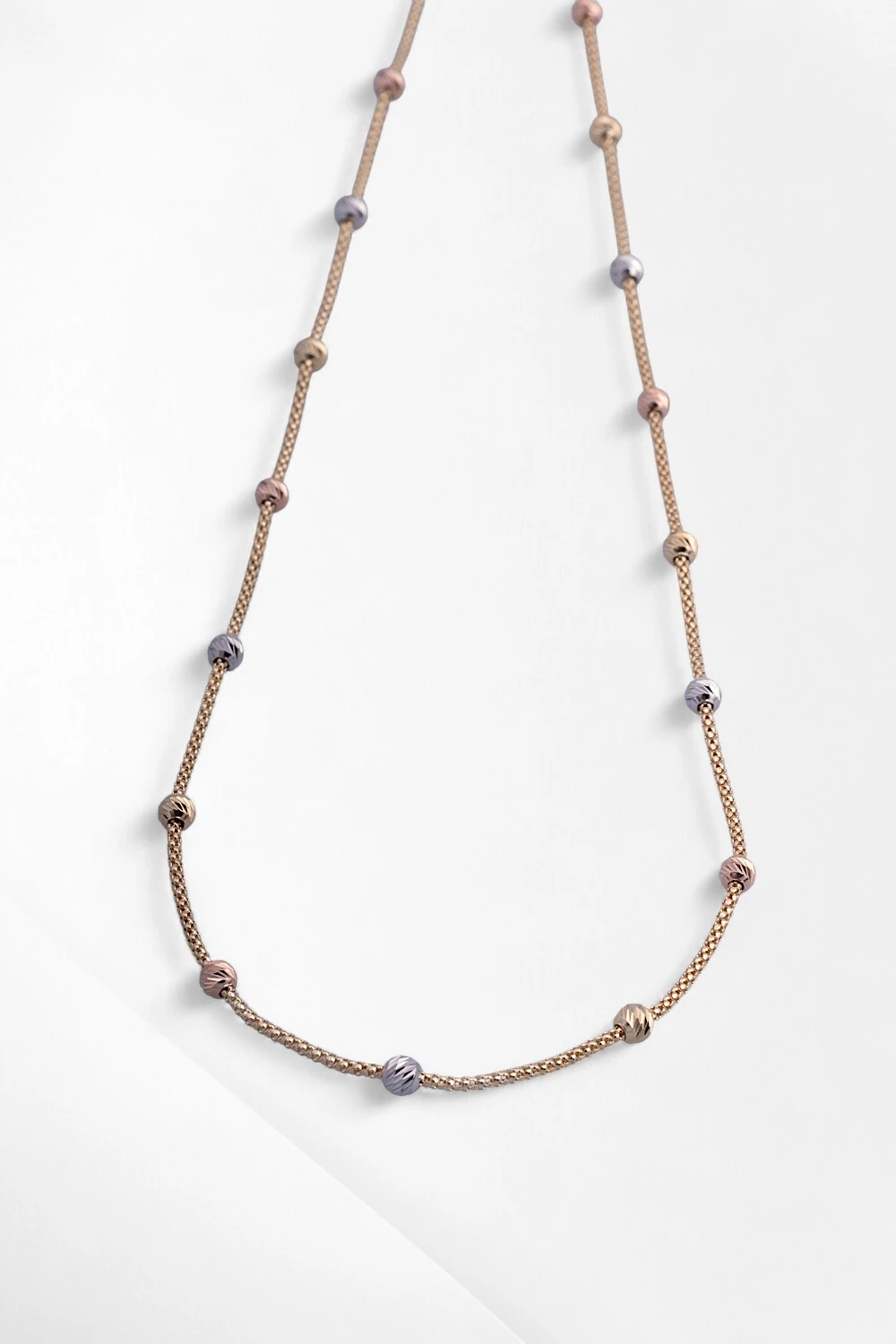 14 Ayar Altın Üç Renkli Dorika Toplu Kolye: Zarafeti Yansıtan Modern Tasarım 5,80 GR Ürün Kodu: KLY5463