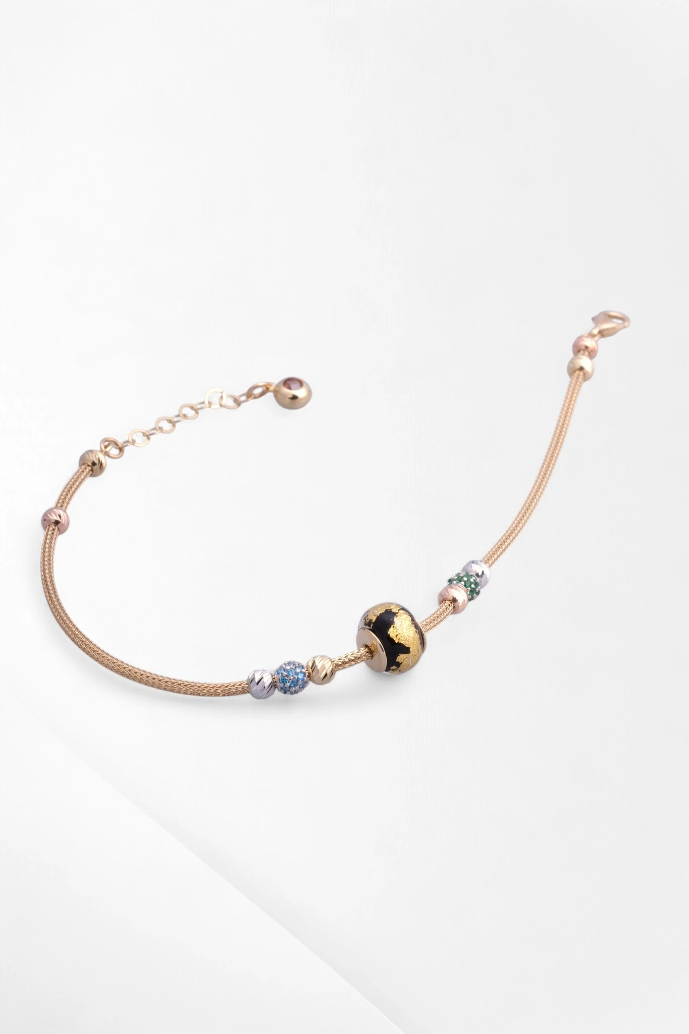 Asil Zarafet: 14 Ayar Altın Altın Varaklı Siyah Cam Charm'lı Pandora Stil Bileklik 19-22 CM Ayarlı 5,23 GR Ürün Kodu: KNY6203