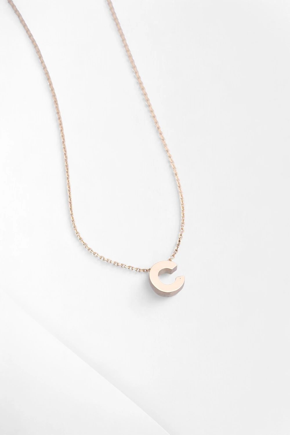 14 Ayar Altın C Harf Kolye: İsminizin Baş Harfiyle Gelen Modern Zarafet 1,60 GR Ürün Kodu: KLY5476