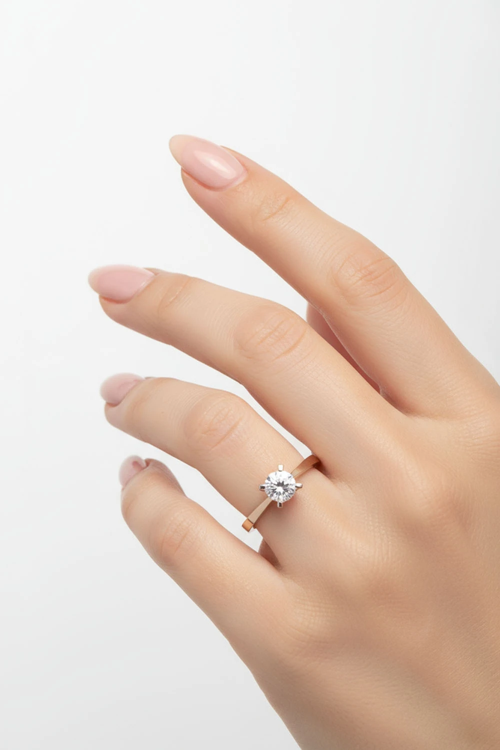 Zamansız Zarafet: 14 Ayar Çift Renkli Klasik Tektaş Yüzük 2,68 GR Ürün Kodu: YZ06425