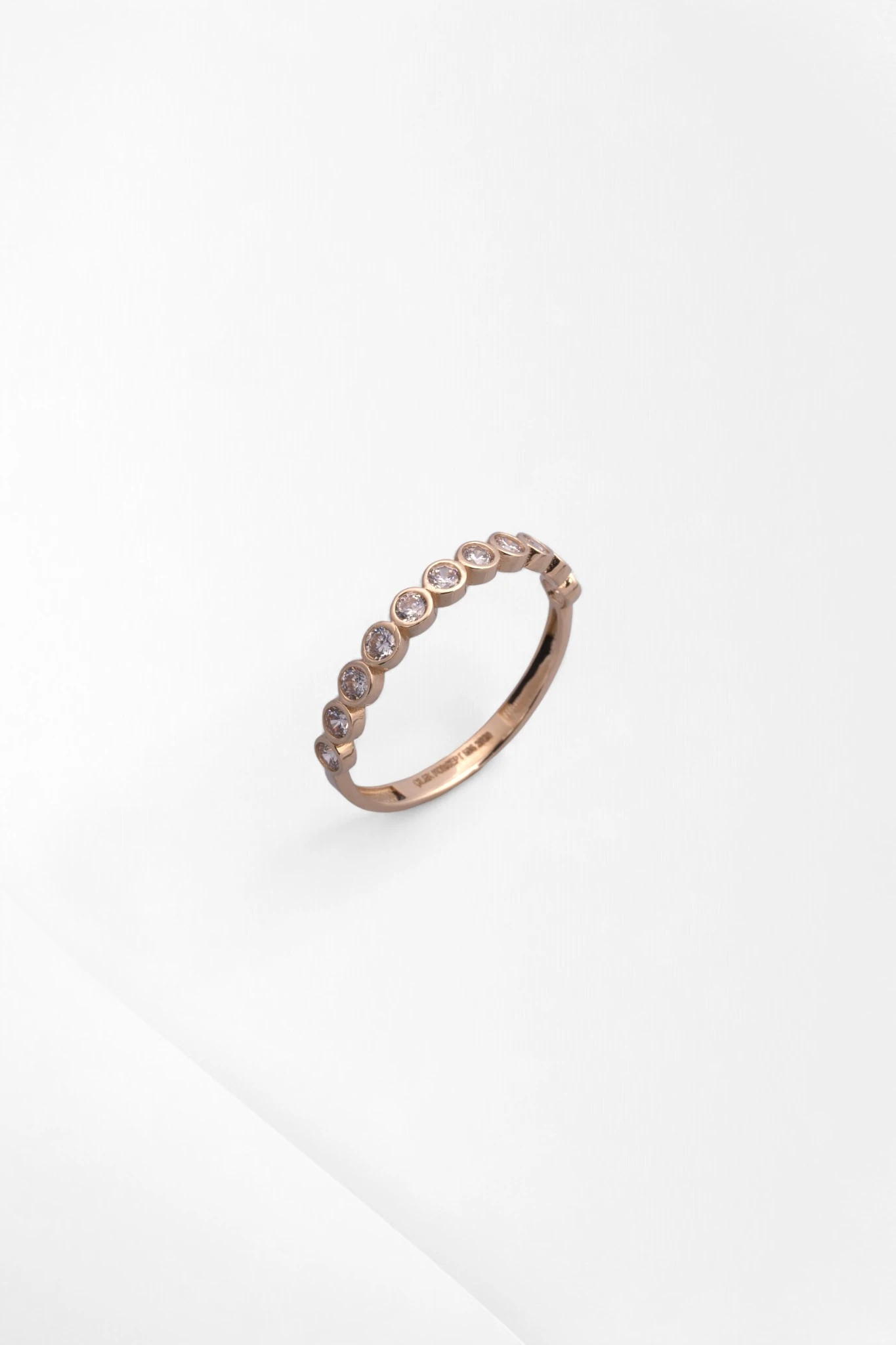 Minimalist Işıltı: Çilek Konsept 14 Ayar Rose Altın Taşlı Yüzük 14 Ölçü 1,12 GR Ürün Kodu: YZ08649