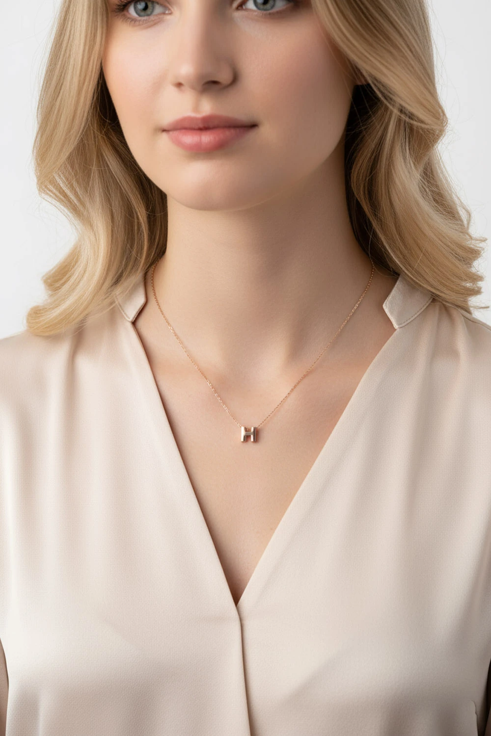 14 Ayar Altın H Harf Kolye: İsminizin Baş Harfiyle Gelen Modern Zarafet 1,62 GR Ürün Kodu: KLY5475