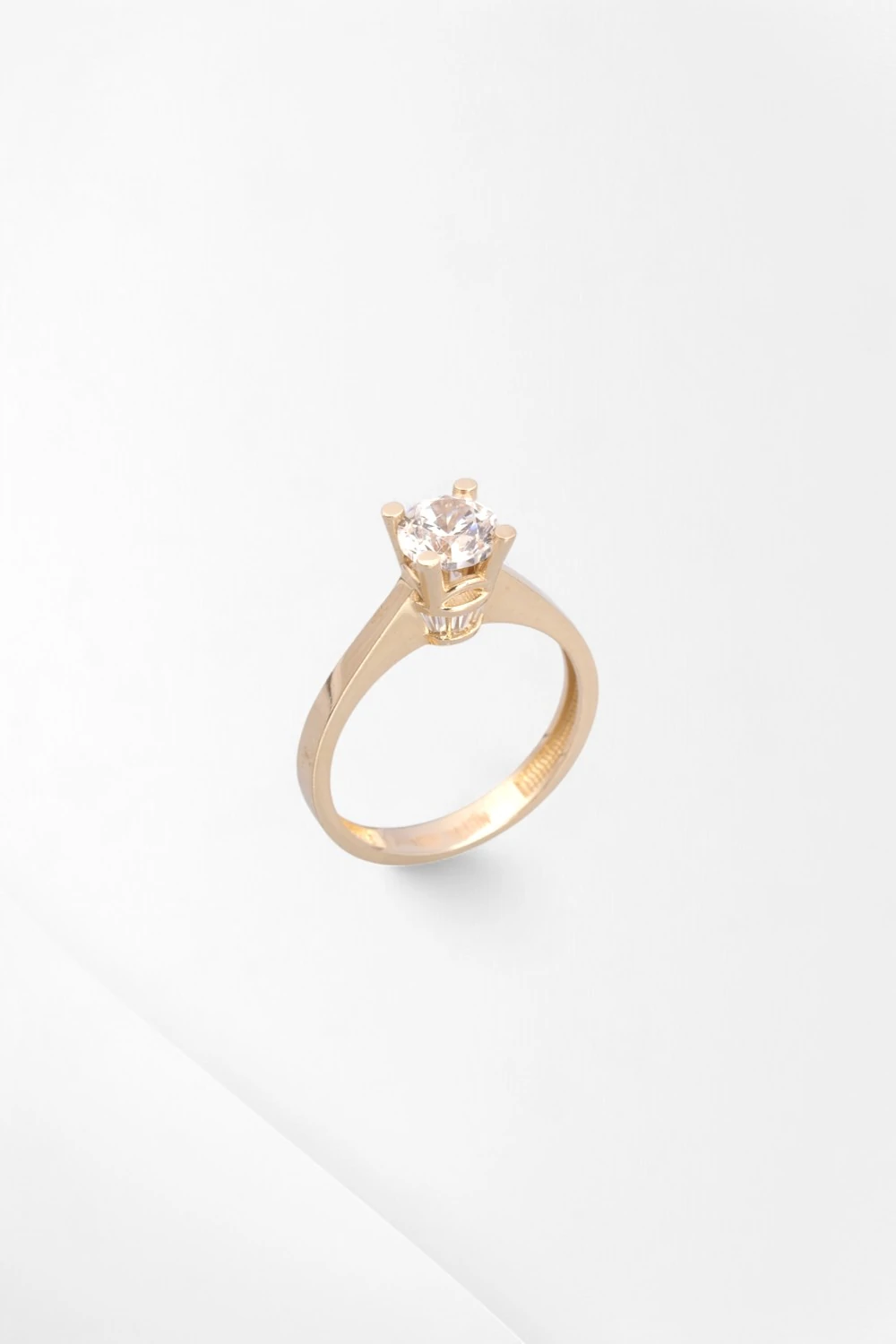 Gösterişli ve Değerli: 14 Ayar Klasik Zirkon Tektaş Yüzük 2,98 GR Ürün Kodu: YZ08415