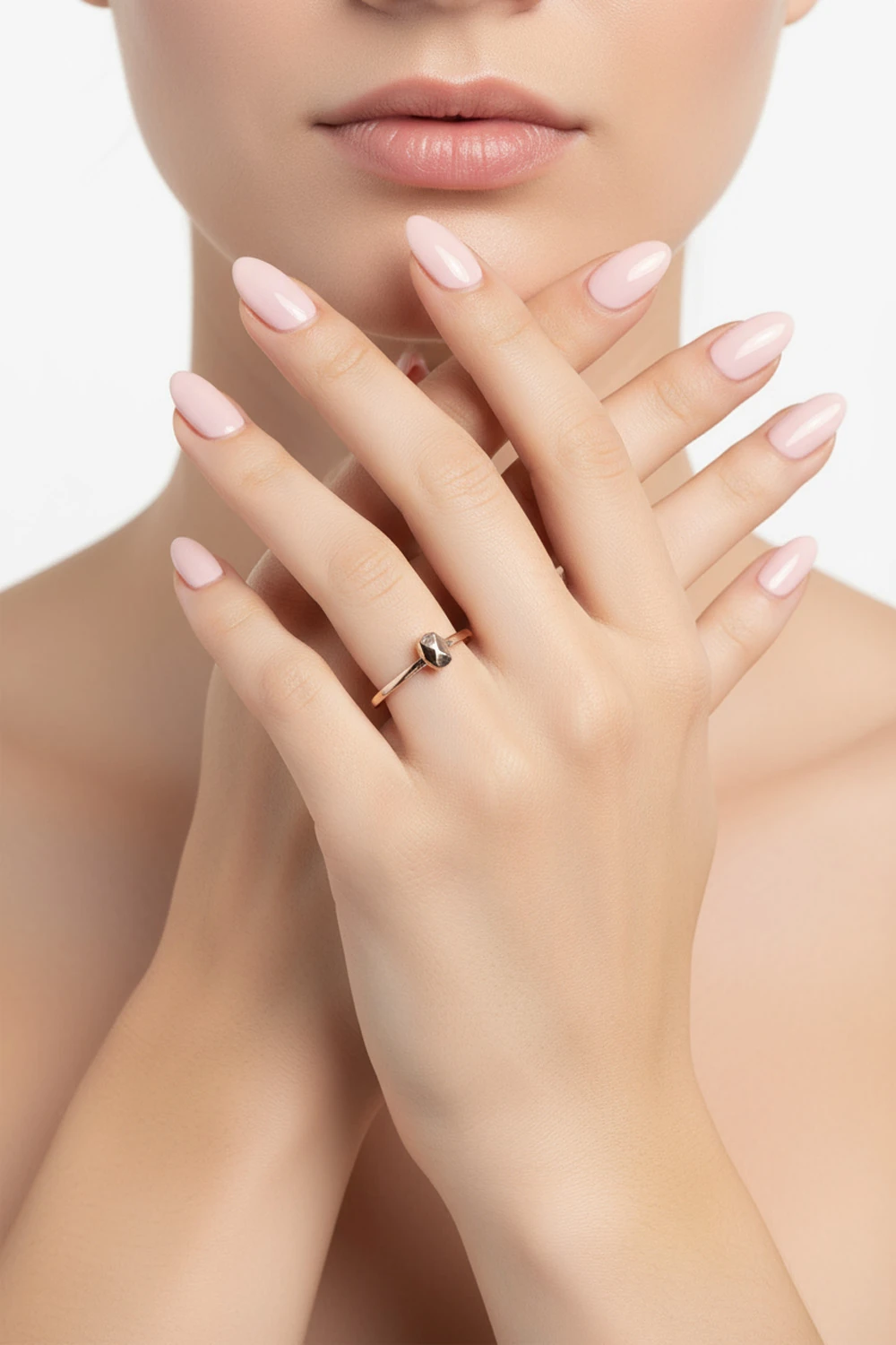 14 Ayar Rose Altın Minimalist Kalp Yüzük: Aşkın En Narin ve Zarif Simgesi 0,97 GR Ürün Kodu: YZ08622