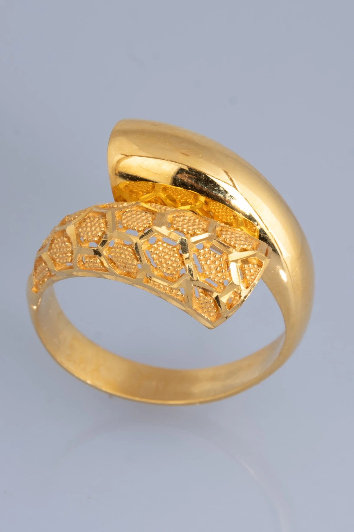 22 Ayar Altın Modern Asimetrik Tasarım Yüzük 6,02 GR Ürün Kodu: YZ07256