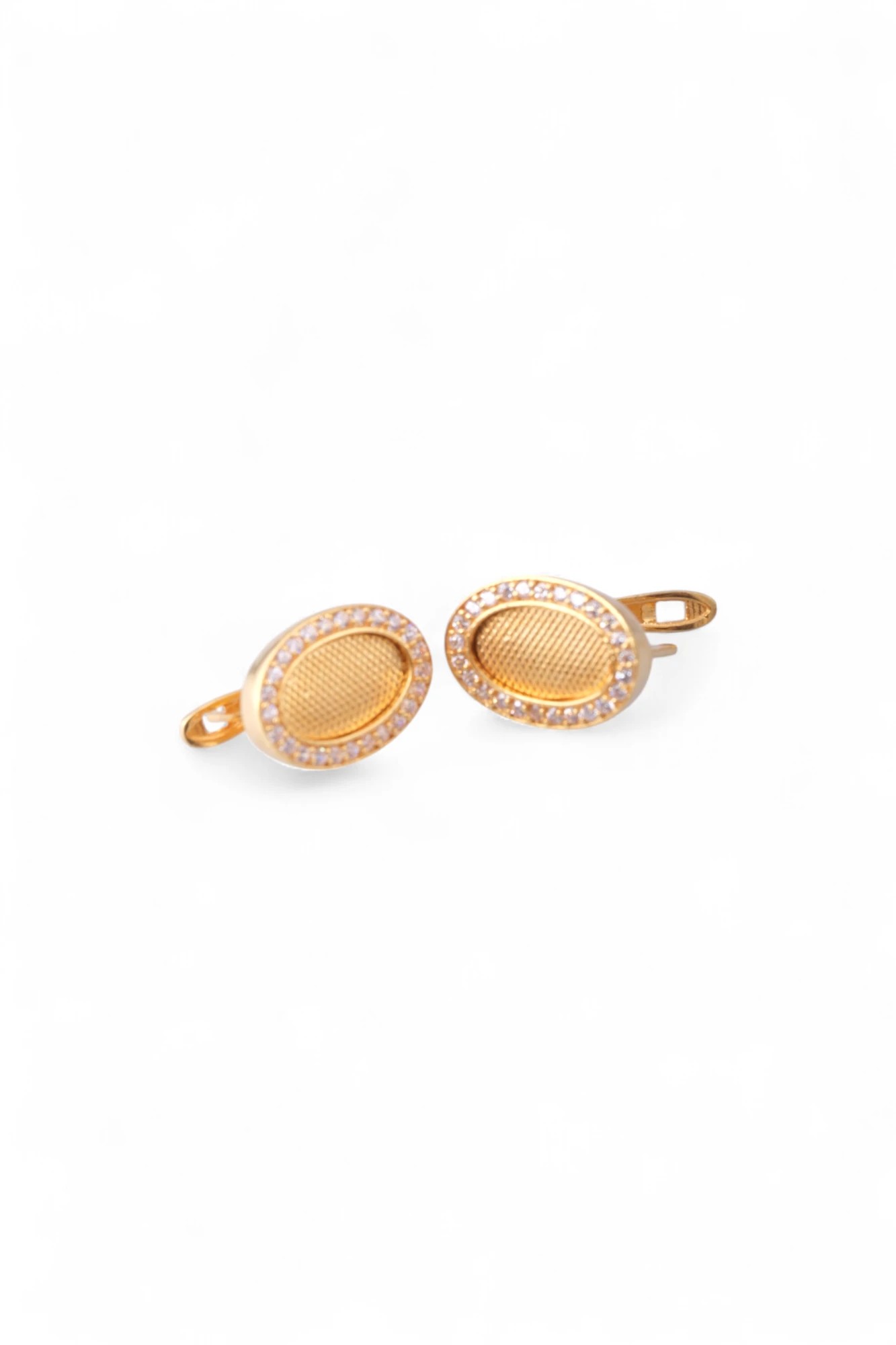 Zirkon Taşlı Çerçeveli ve Kalem İşçilikli Oval Model İhtişamlı 22 Ayar Altın Küpe 7,09 GR Ürün Kodu: KP06532
