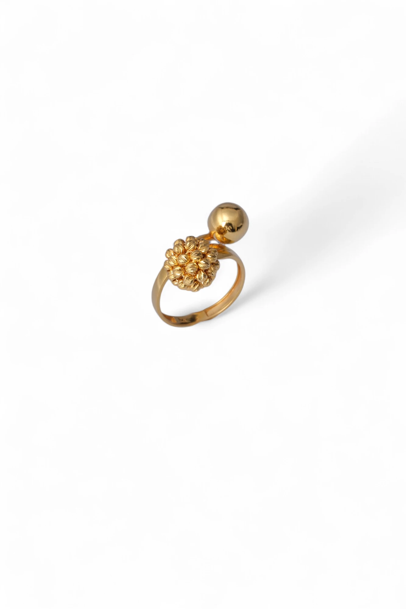 Zıtların Uyumu: 22 Ayar Modern Dorika Toplu Yüzük 5,55 GR Ürün Kodu: YZ05258