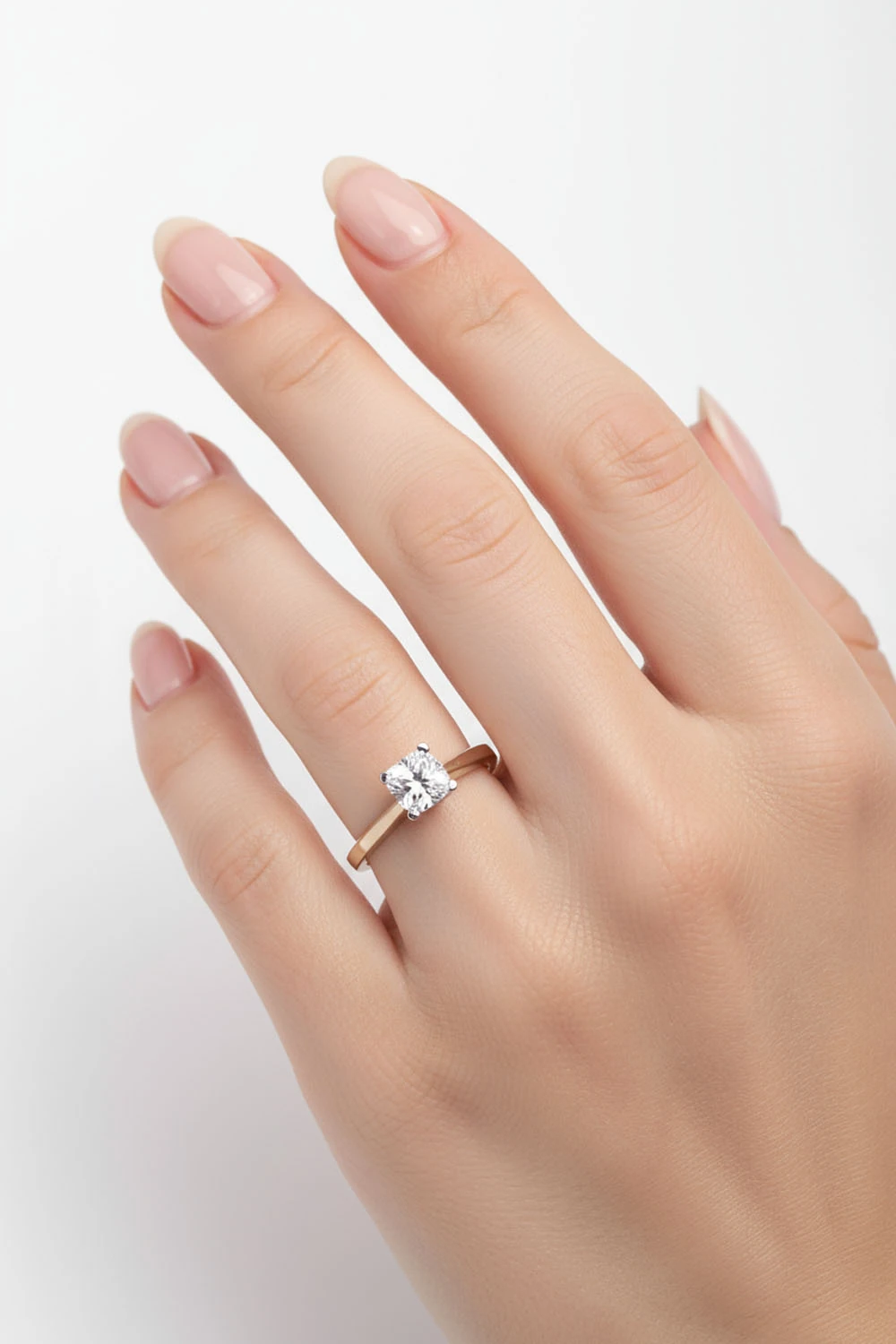 Sade Zarafet: 14 Ayar Çift Renkli Klasik Tektaş Yüzük 1,84 GR Ürün Kodu: YZ04997