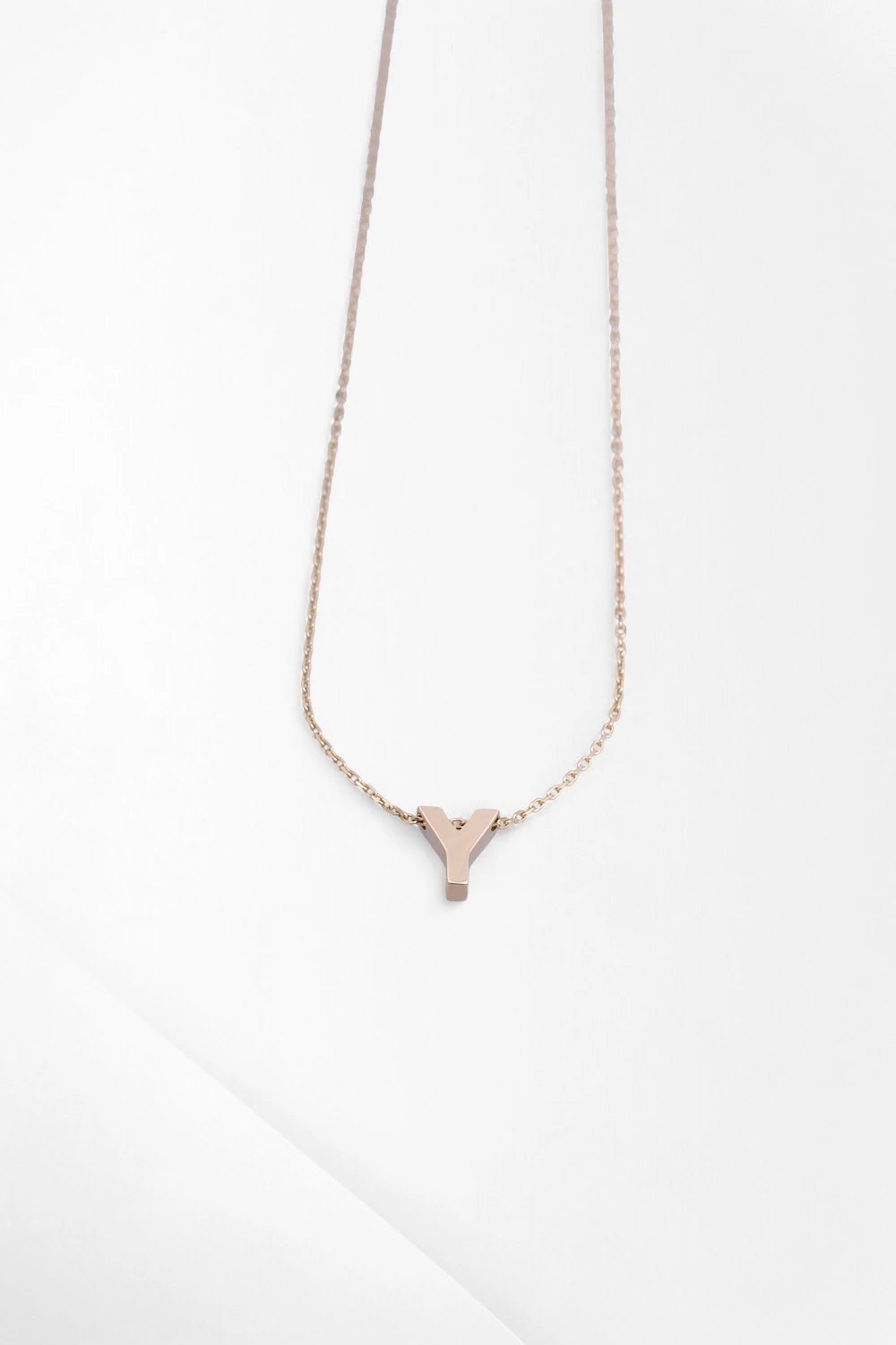 14 Ayar Altın Y Harf Kolye: İsminizin Baş Harfini Taşıyan Modern Zarafet 1,46 GR Ürün Kodu: KLY5470