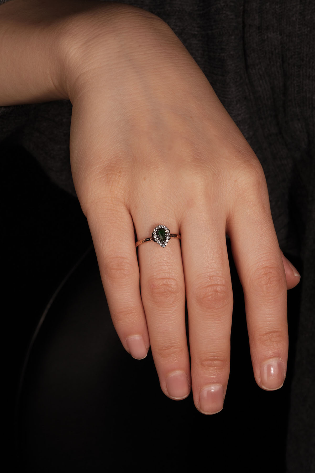 8 Ayar Altın Zümrüt ve Elmas Taşlı Vintage Yüzük 1,98 GR Ürün Kodu: YZ05909