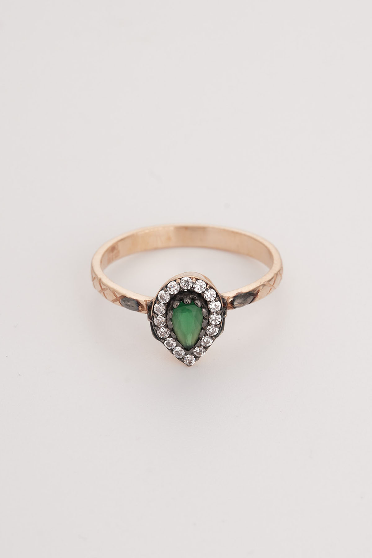 8 Ayar Altın Zümrüt ve Elmas Taşlı Vintage Yüzük 1,98 GR Ürün Kodu: YZ05909