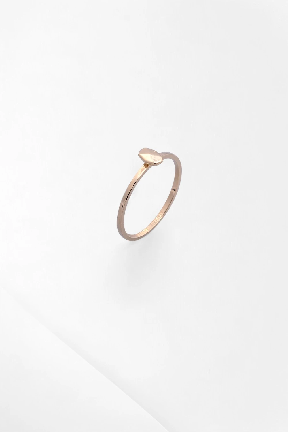 14 Ayar Rose Altın Minimalist Kalp Yüzük: Aşkın En Narin ve Zarif Simgesi 0,97 GR Ürün Kodu: YZ08622