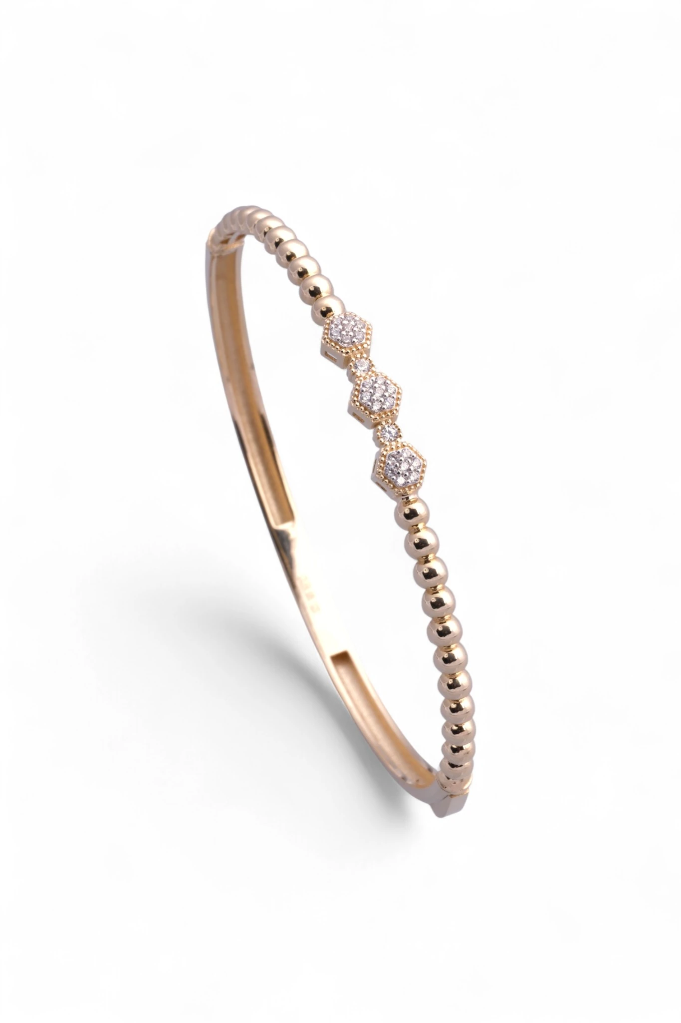 Zarafetin Işıltılı Yansıması: 14 Ayar Altın Taşlı Dorika Kelepçe Bilezik 7 GR Ürün Kodu: KLP2577