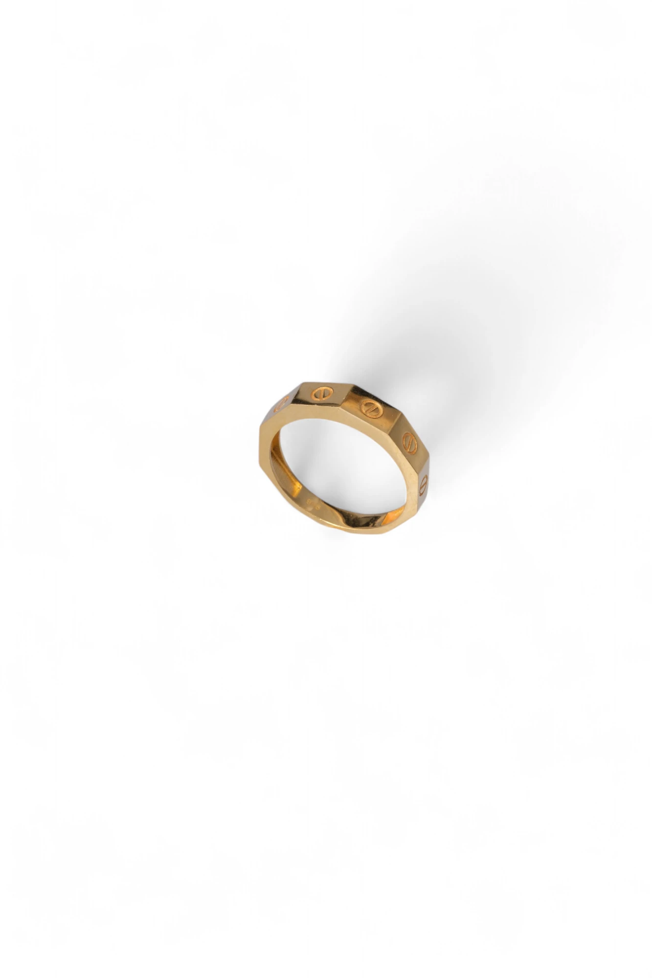 Aşkın Kilidi: 22 Ayar İkonik Vidalı Tasarım Yüzük 3,61 GR Ürün Kodu: YZ07153