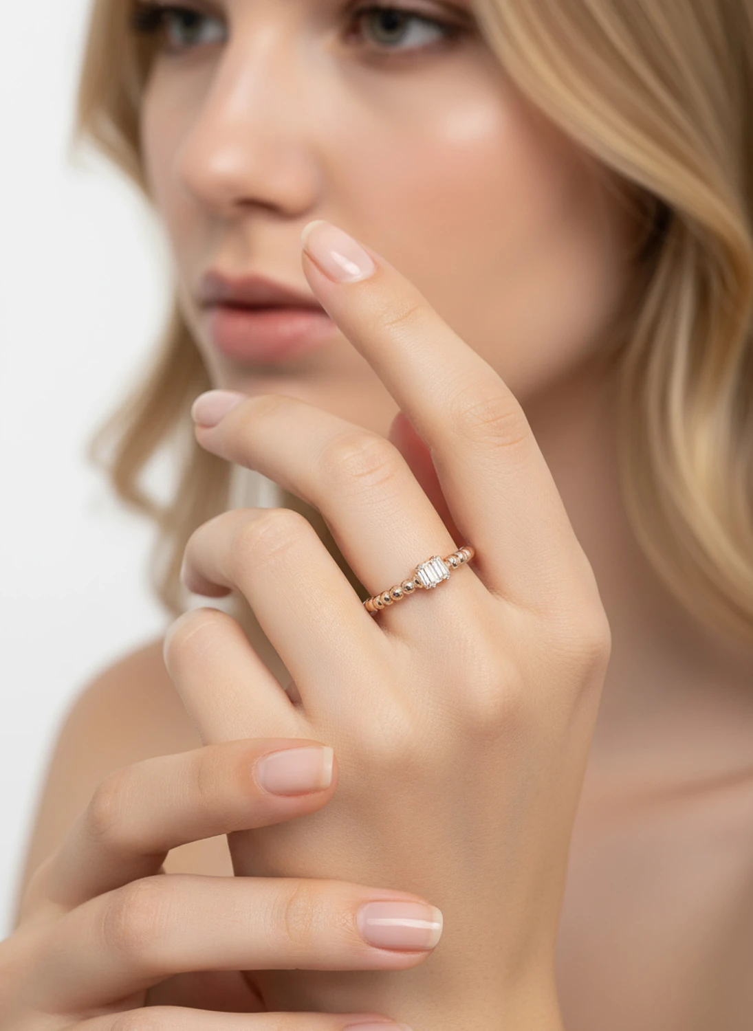 Modern Işıltı: Çilek Konsept 14 Ayar Rose Altın Baget Taşlı Dorika Yüzük 15 Ölçü 1,04 GR Ürün Kodu: YZ08646