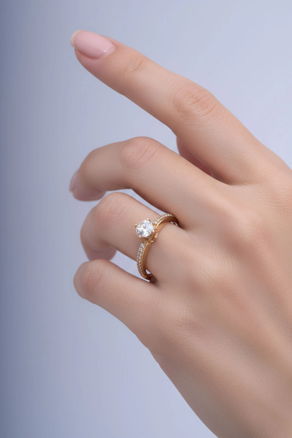 Aşkın Zarif Simgesi: 14 Ayar Altın Sıra Taşlı Zirkon Tektaş Yüzük 1,93 GR Ürün Kodu: YZ00505