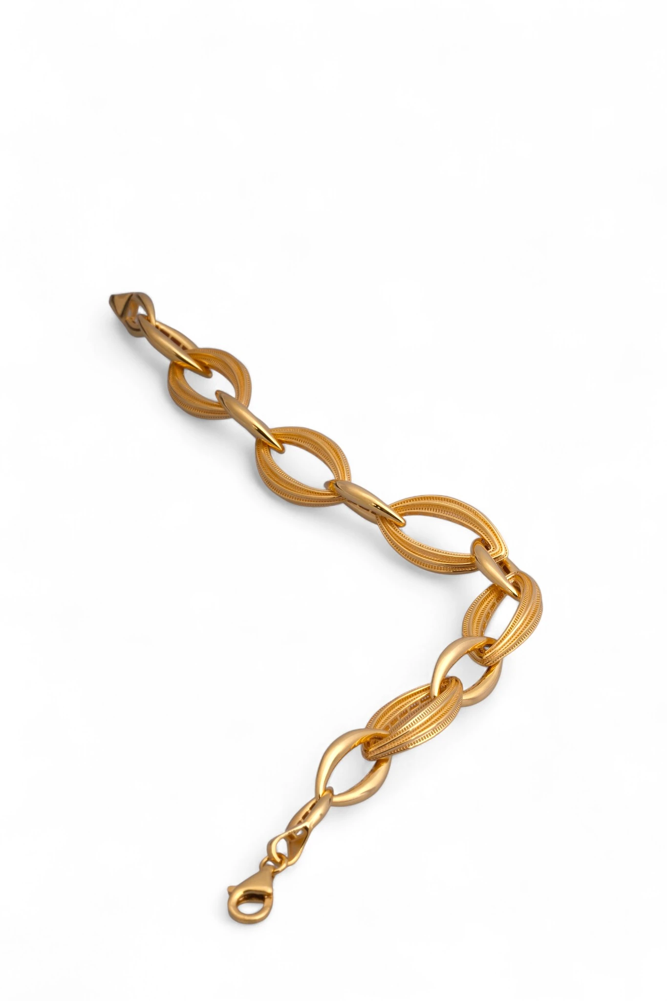 Gösterişli ve Modern: Çilek Konsept 14 Ayar Altın Hallow Tasarım Zincir Bileklik 19 CM 9,45 GR Ürün Kodu: KNY6207