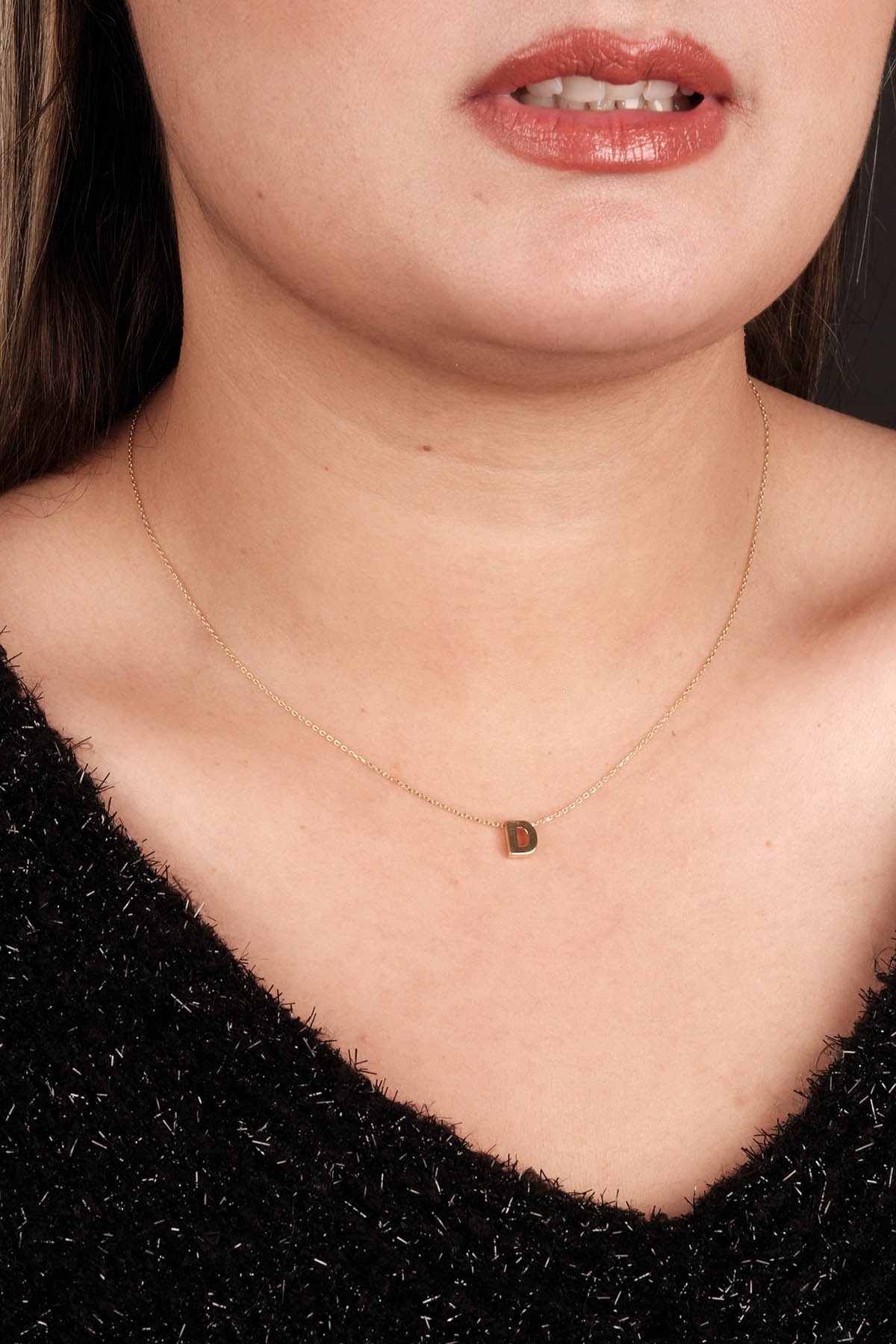 14 Ayar Altın Kişiye Özel Harf Kolye – Minimalist ve Şık Tasarım 1,39 GR Ürün Kodu: KLY4294