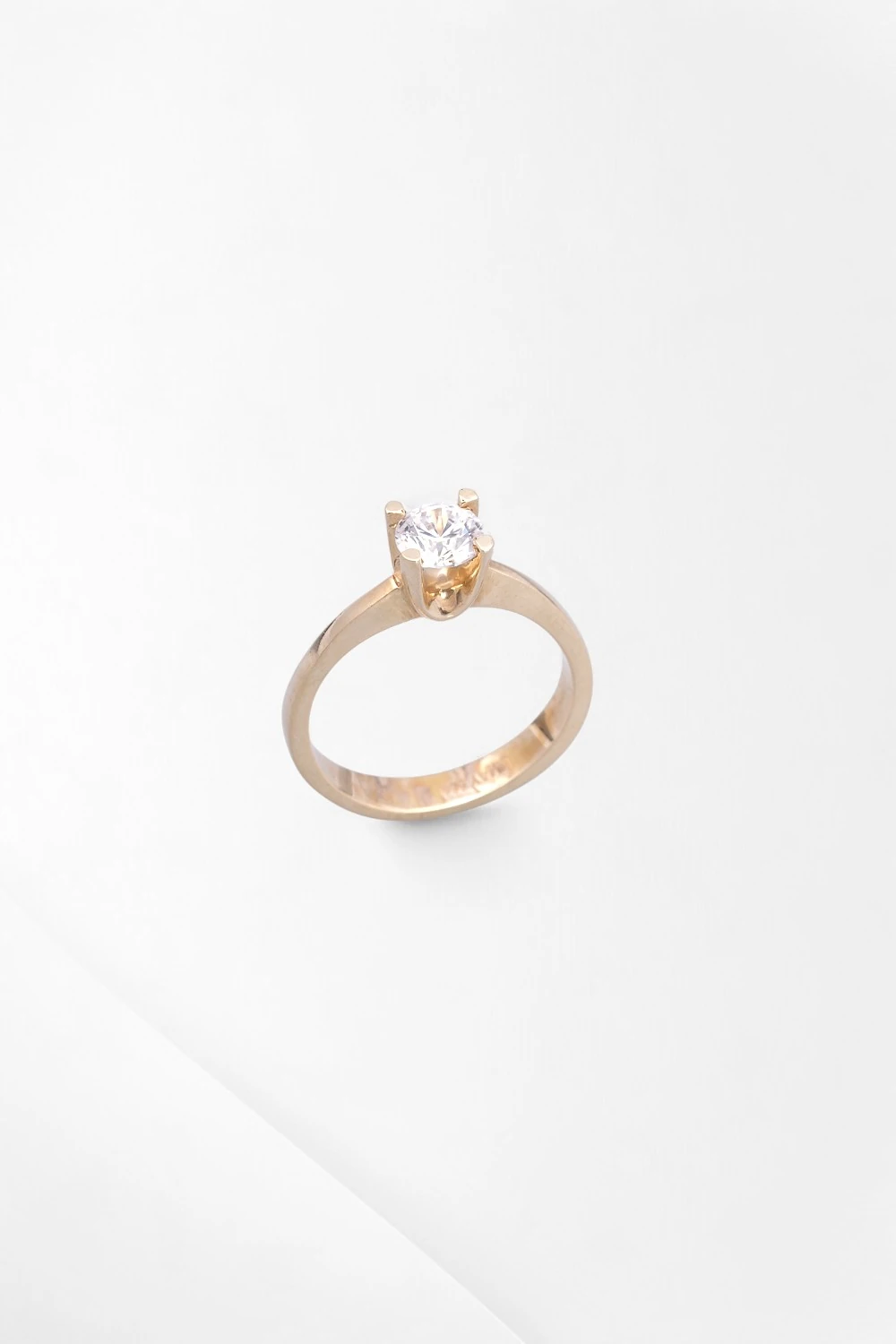 Gösterişli ve Değerli: 14 Ayar Klasik Zirkon Tektaş Yüzük 3,50 GR Ürün Kodu: YZ07900