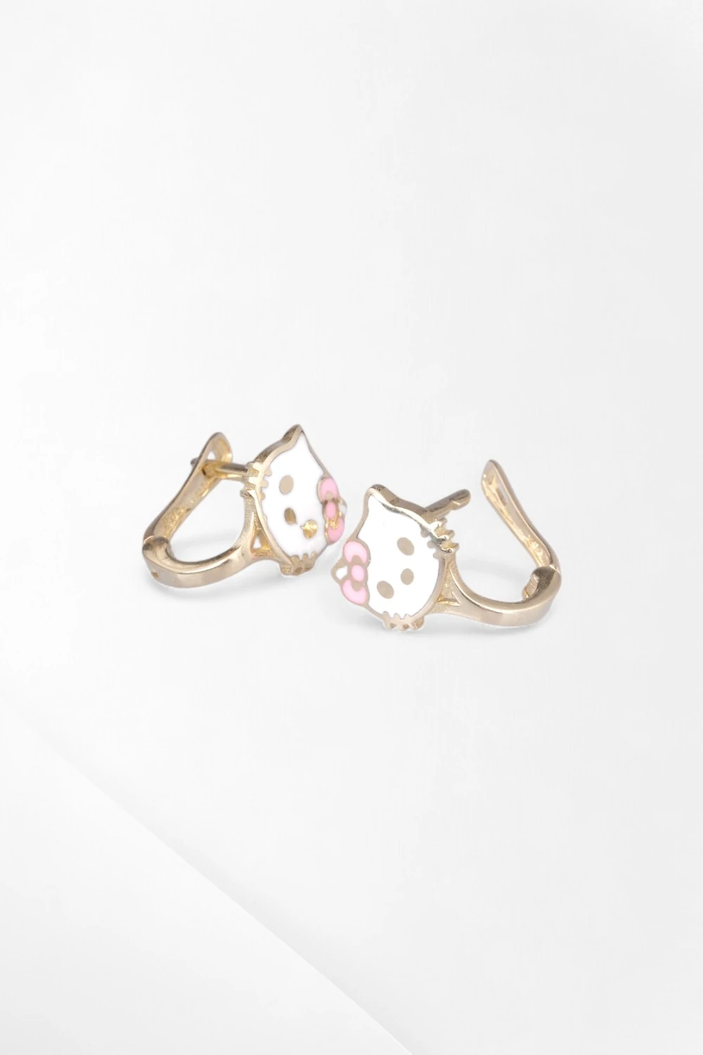 Minik Kalplerin Işıltısı: 14 Ayar Sevimli Kedi Figürlü Çocuk Küpesi 1,40 GR Ürün Kodu: KP07500