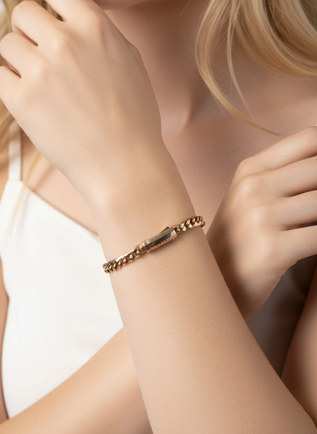 Zamansız Tasarım: 14 Ayar Altın Klasik Gurmet Zincir Bileklik 19 CM 9,11 GR Ürün Kodu: KNY6208