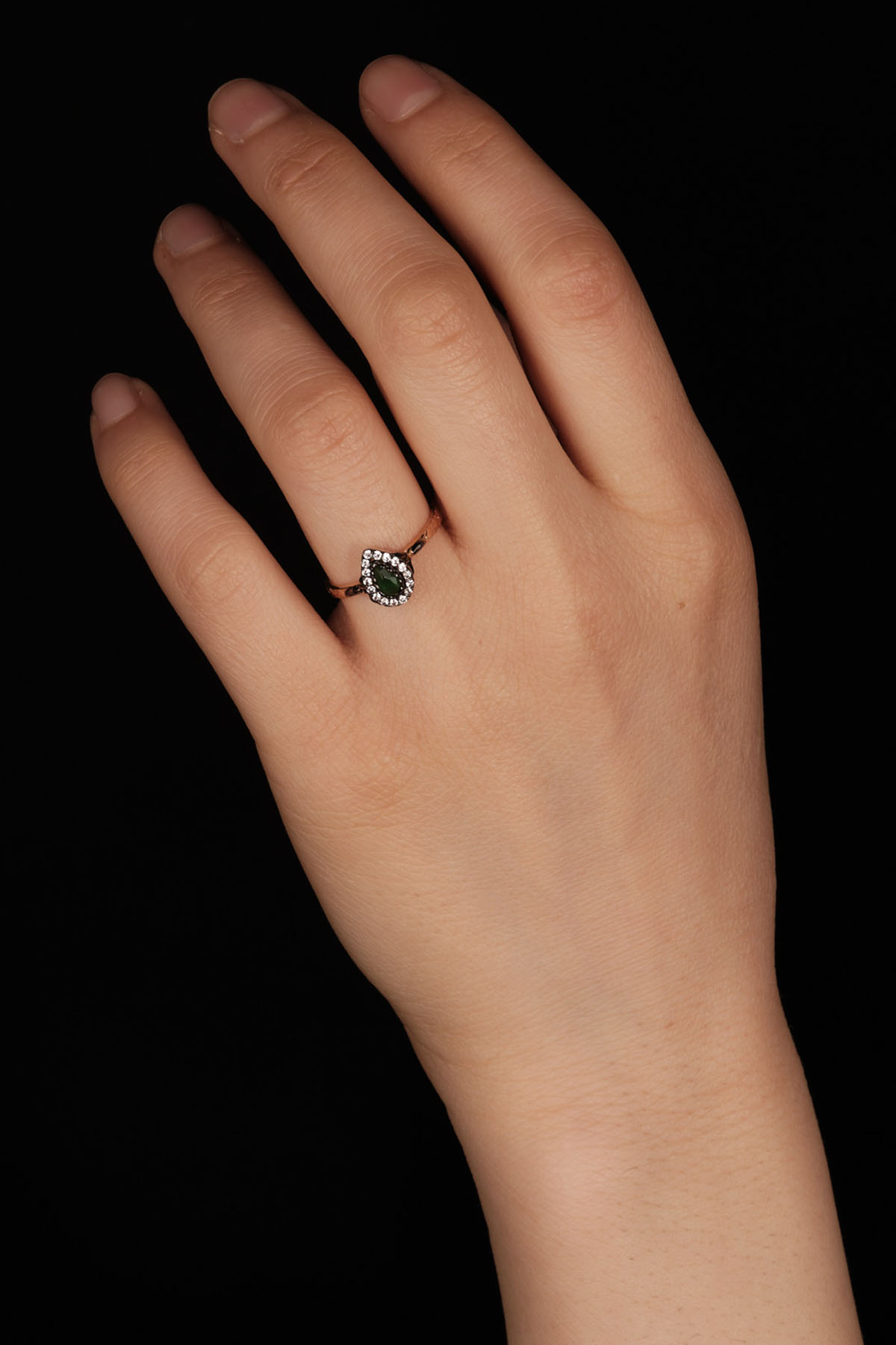 8 Ayar Altın Zümrüt ve Elmas Taşlı Vintage Yüzük 1,98 GR Ürün Kodu: YZ05909