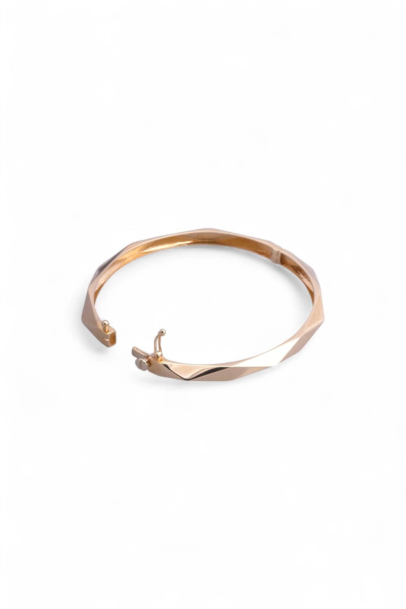 Minimalist Lüks: 14 Ayar Altın Geometrik Tasarım Kelepçe Bilezik 7,39 GR Ürün Kodu: KLP2579