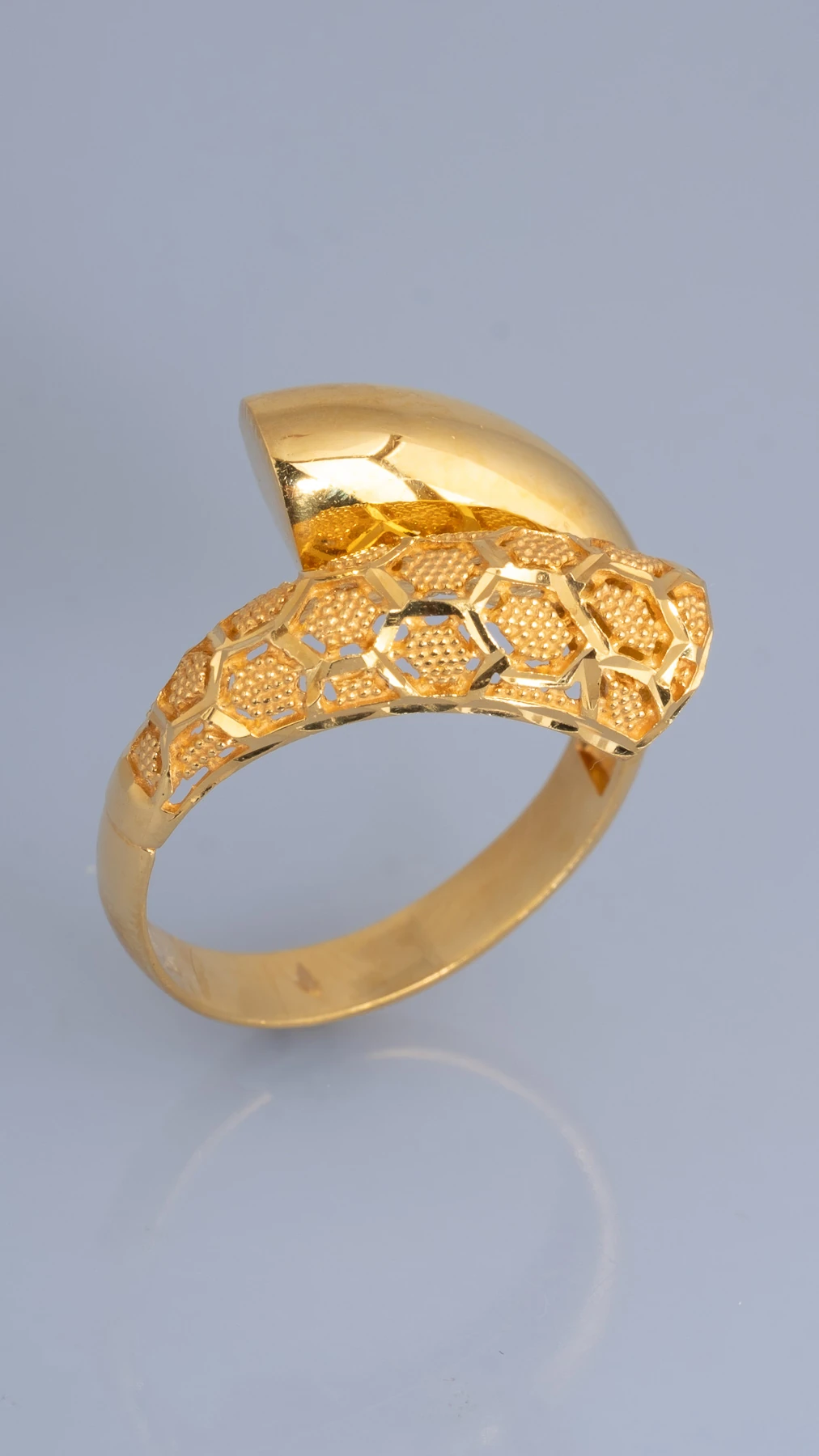 22 Ayar Altın Modern Asimetrik Tasarım Yüzük 6,02 GR Ürün Kodu: YZ07256