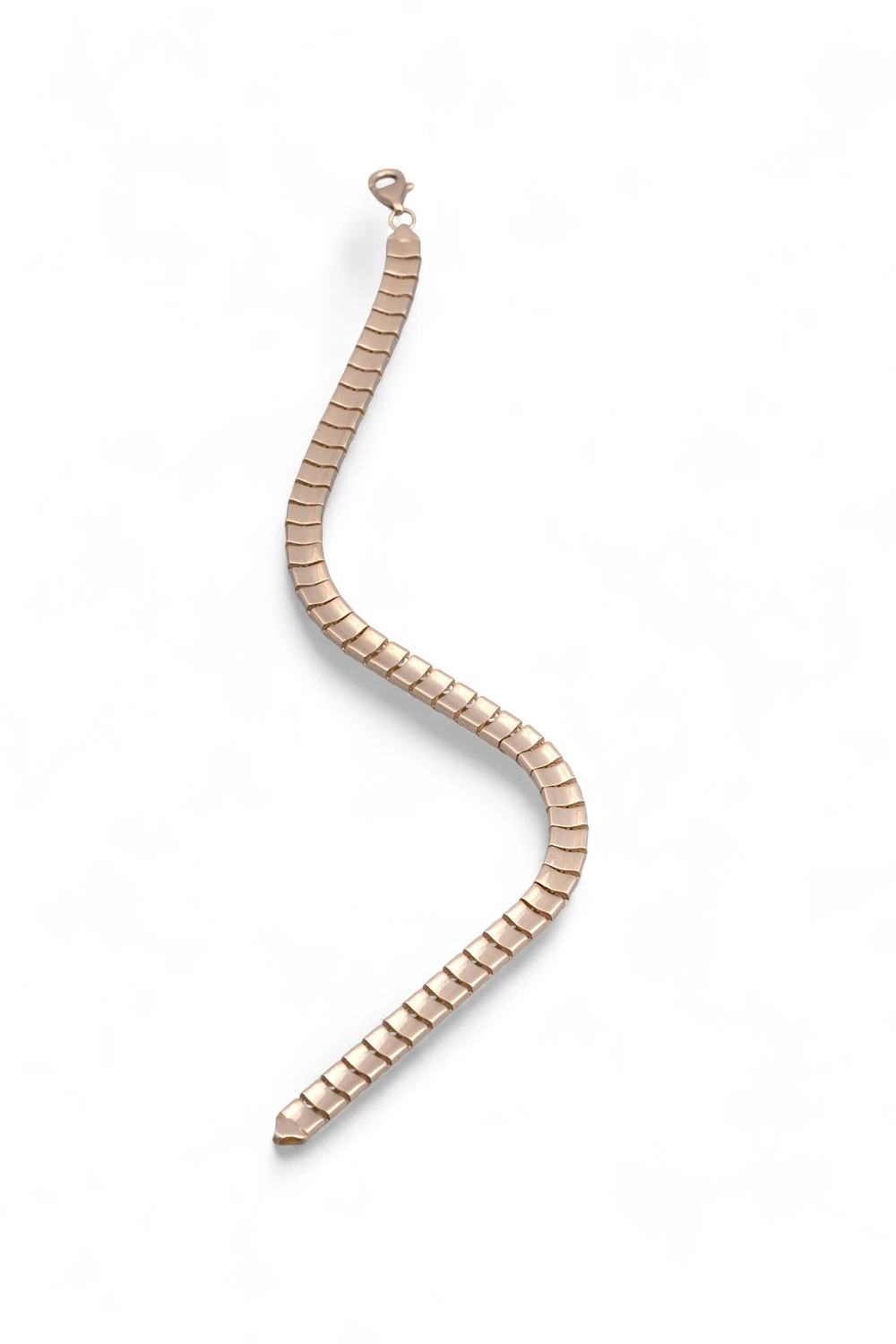 14 Ayar Altın Modern Ezme Bileklik (Künye): 7.35 Gram Ağırlığında Tok ve Gösterişli Tasarım Ürün Kodu: KNY6172