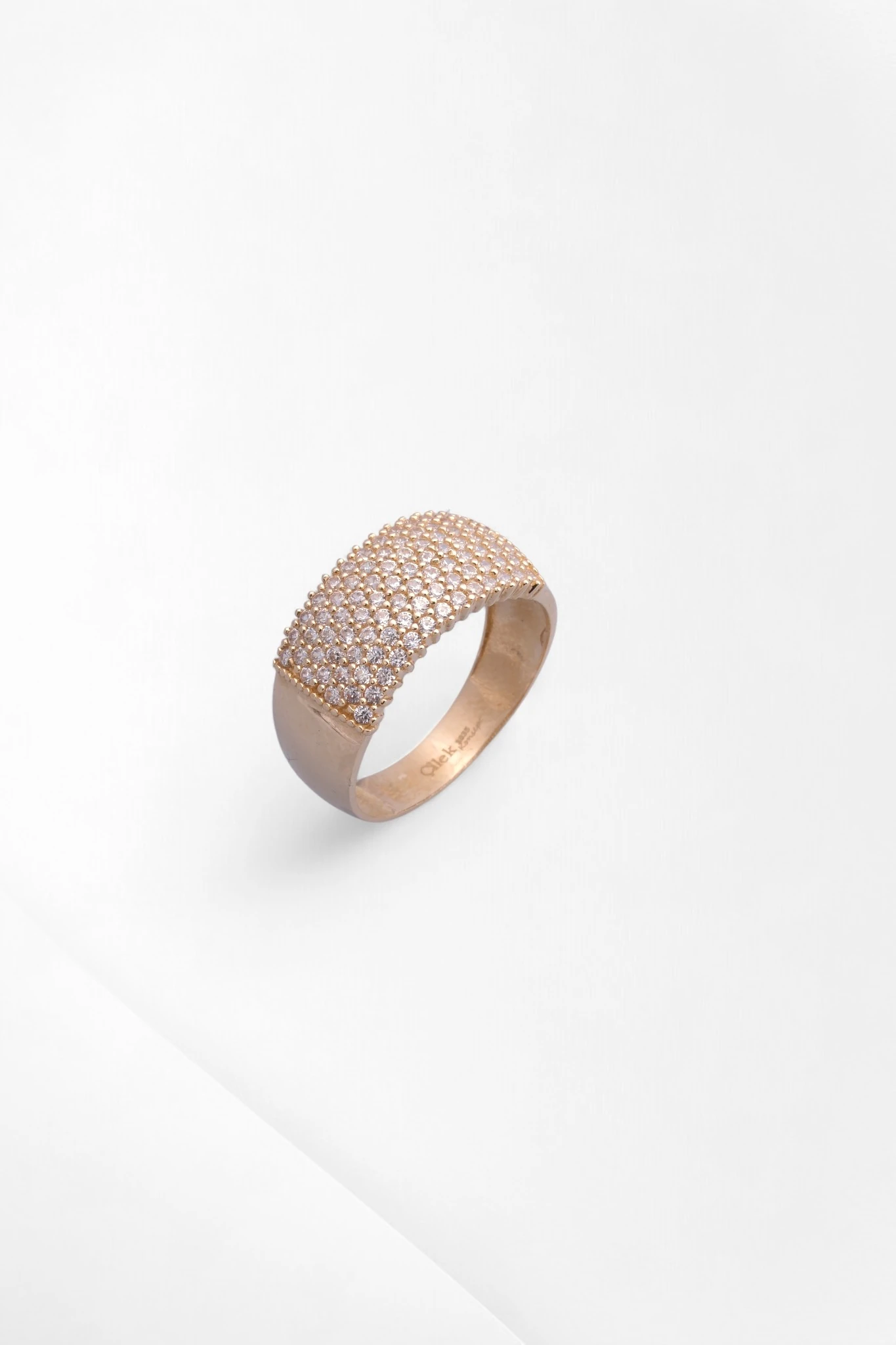 Işıltı Seli: Çilek Konsept 14 Ayar Altın 5 Sıra Geniş Taşlı Yüzük 16 Ölçü 3,08 GR Ürün Kodu: YZ08637