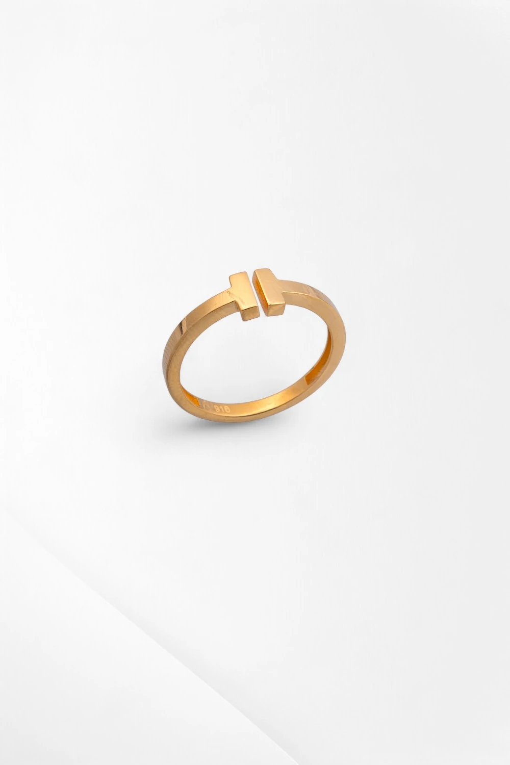 22 Ayar Altın Minimalist T Model Yüzük: Yüksek Ayar Zarafeti ve Modern Tasarım 2,00 GR Ürün Kodu: YZ08614