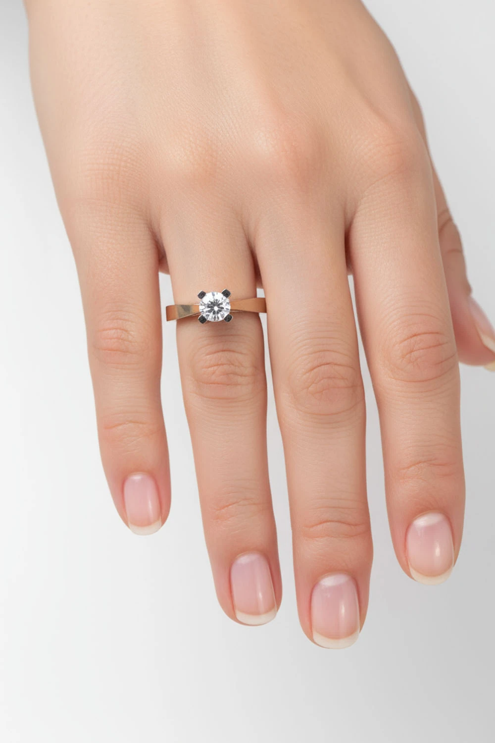 Asil Duruş: 14 Ayar Çift Renkli Klasik Tektaş Yüzük 2,94 GR Ürün Kodu: YZ06957