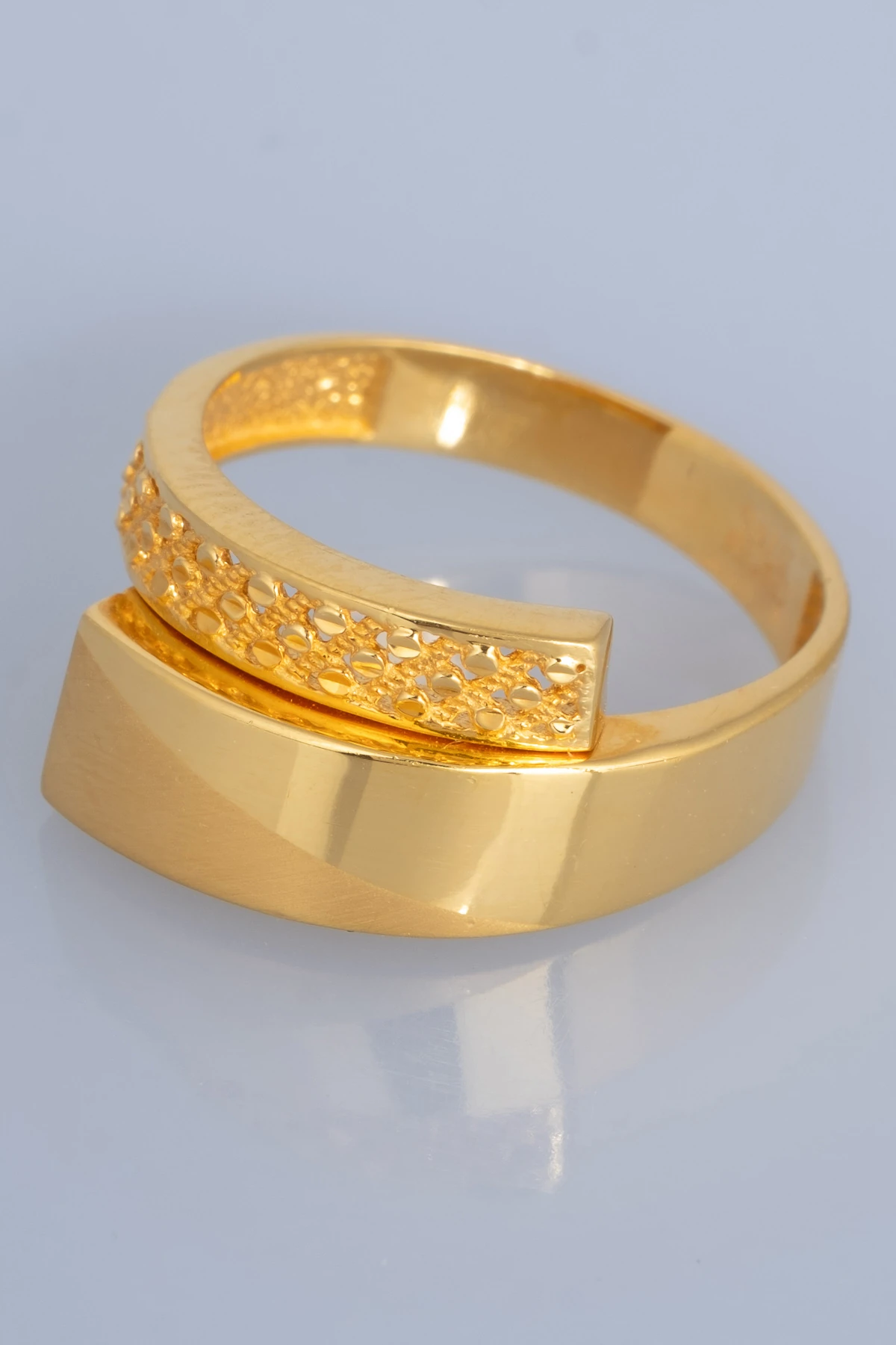 22 Ayar Altın Asimetrik Kesim Şık Tasarım Yüzük 4,41 GR Ürün Kodu: YZ07399