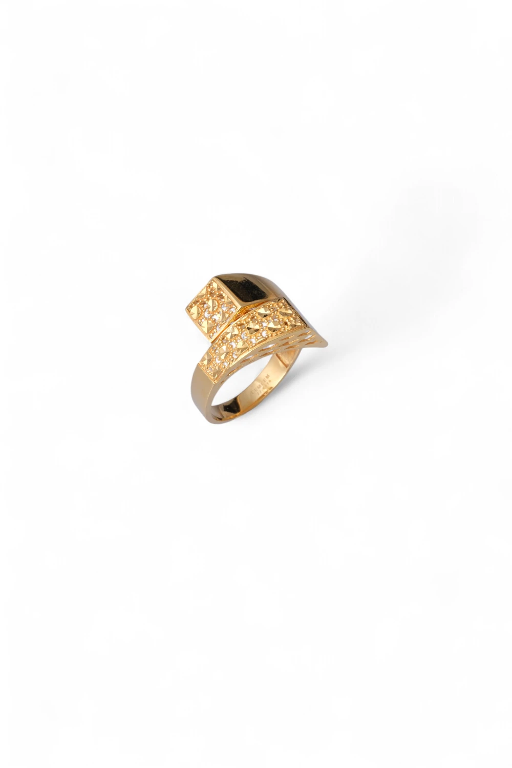 Mimari Bloklar: 22 Ayar Işıltılı ve Modern Tasarım Yüzük 6,16 GR Ürün Kodu: YZ07572