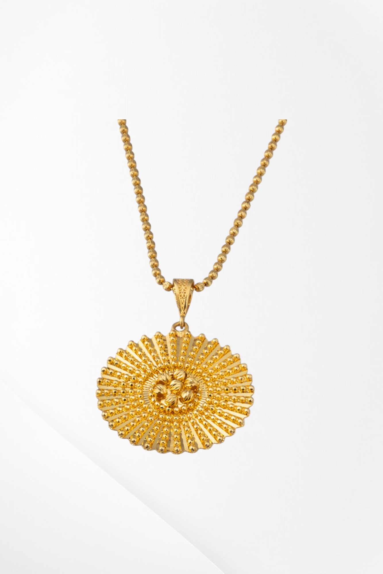 22 Ayar Altın Çiçek Motifli & Işın Desenli Oval Kolye Ucu 7,13 GR Ürün Kodu: KLY4602