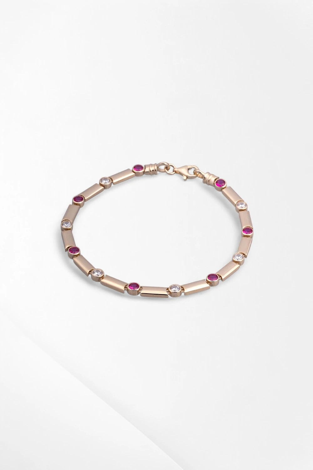 14 Ayar Altın Kırmızı ve Beyaz Taşlı Modern Bileklik: 6.88 Gramlık Göz Alıcı Tasarım Ürün Kodu: KNY6179