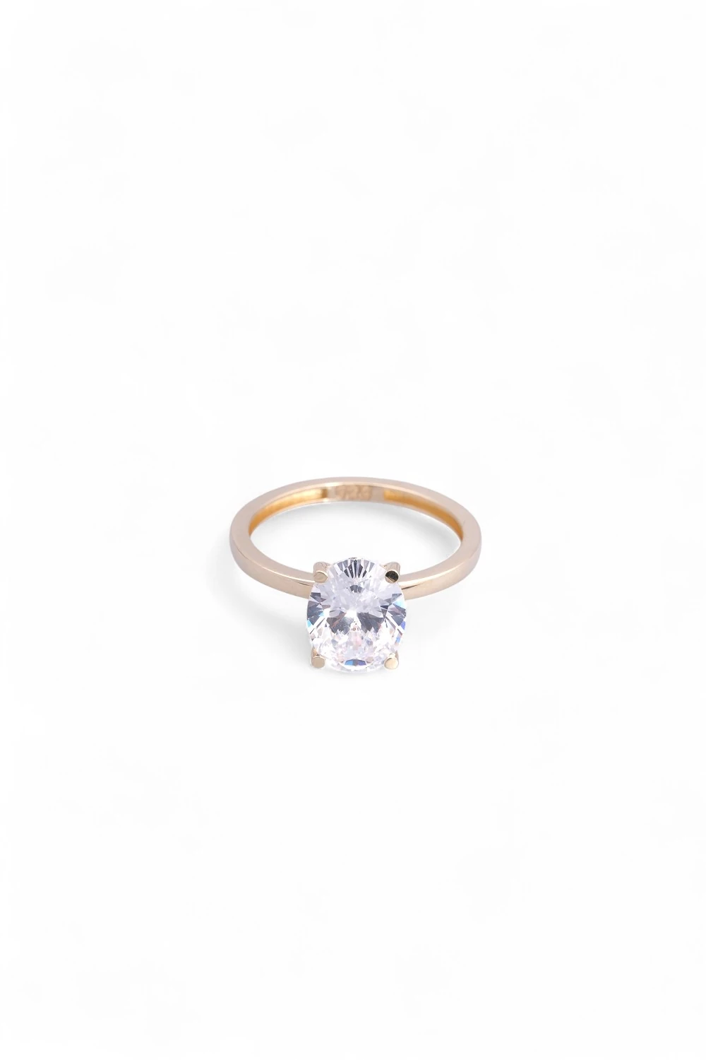 Zarafetin Oval Dokunuşu: 14 Ayar Altın Oval Kesim Zirkon Tektaş Yüzük 2,60 GR