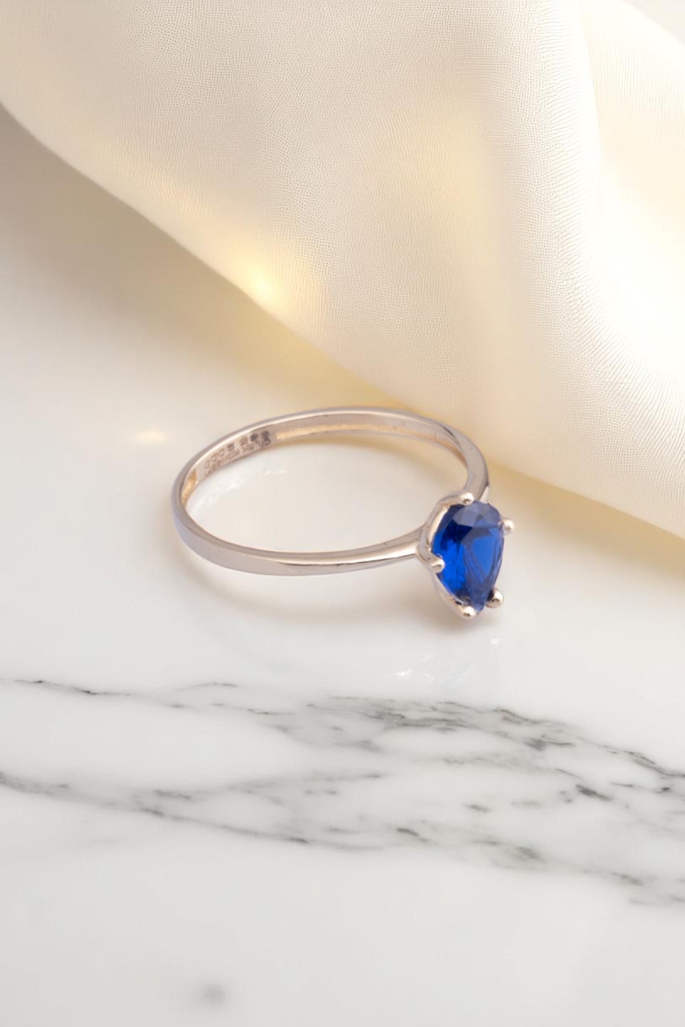 Kalp Kesim Safir Taşlı 14 Ayar Altın Minimalist Yüzük 1,00 GR Ürün Kodu: YZ08276
