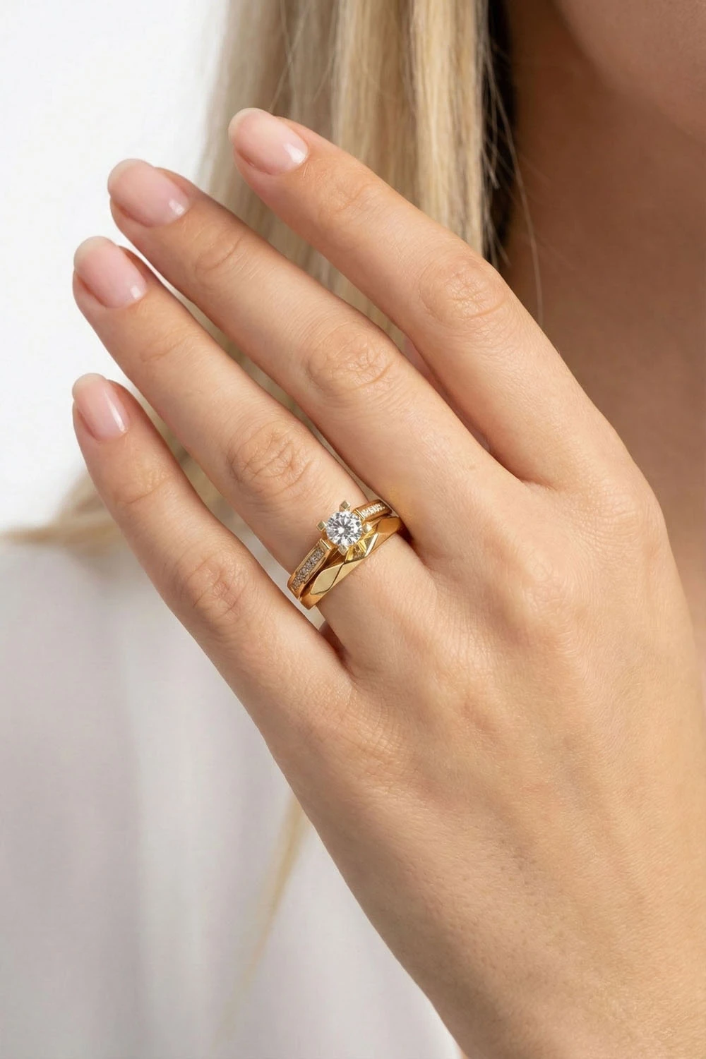 22 Ayar Altın Sıra Taşlı ve Geometrik Desenli Tasarım Tektaş Yüzük 5,65 Gr Ürün Kodu: YZ07243