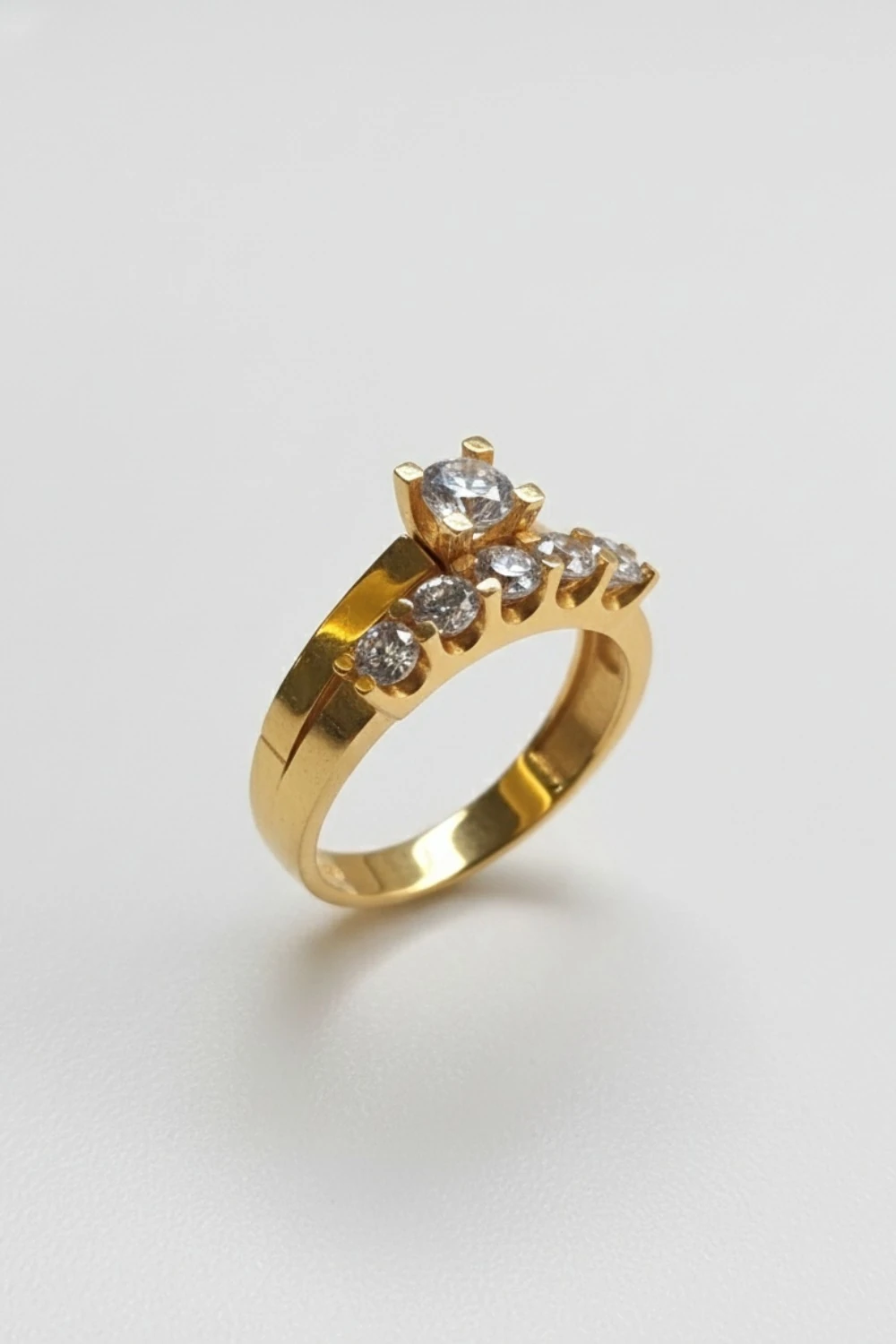 22 Ayar Altın Tektaş Formlu Sıra Taşlı Fantazi Yüzük 6,02 Gr Ürün Kodu: YZ05484