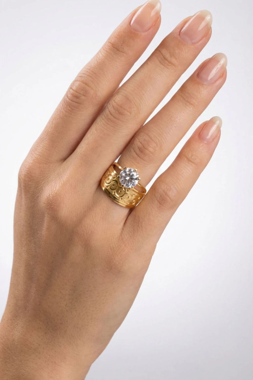 22 Ayar Altın Lazer İşlemeli Tektaş Formlu Fantazi Yüzük 4,23 Gr Ürün Kodu: YZ06013