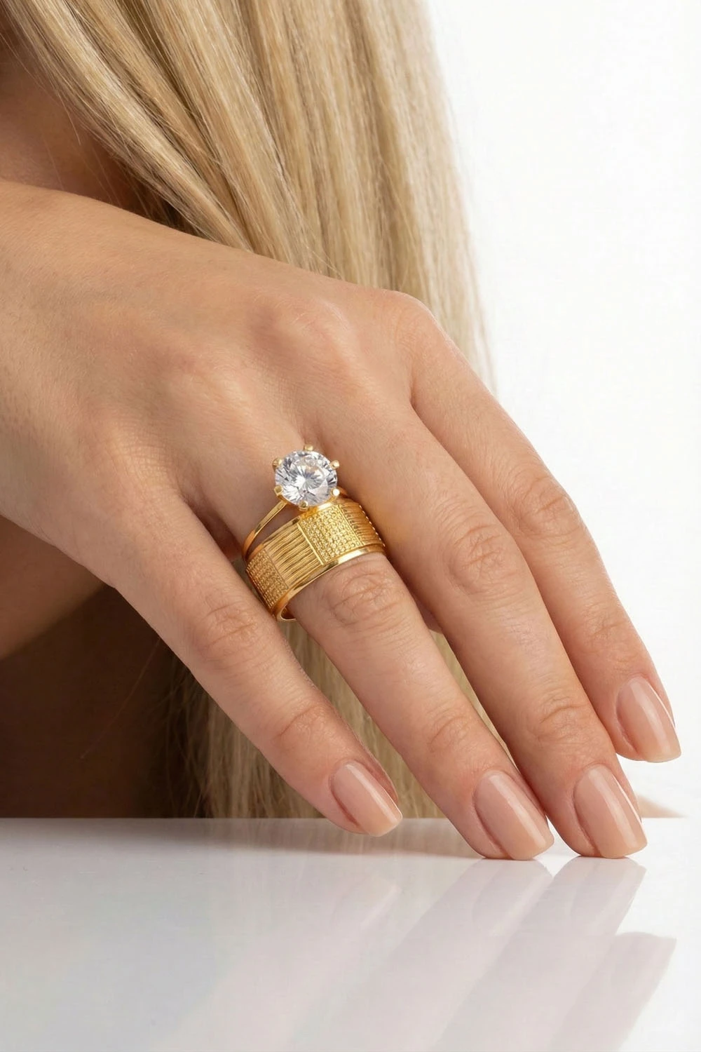 22 Ayar Altın Geniş Bantlı ve Özel Dokulu Tektaş Yüzük 3,80 Gr Ürün Kodu: YZ07927