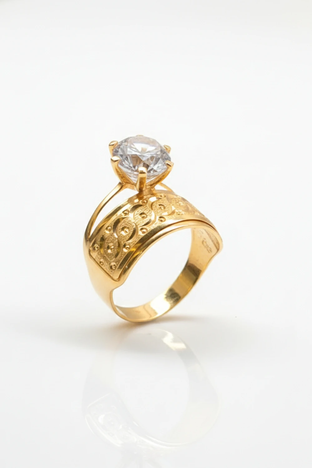 22 Ayar Altın Lazer İşlemeli Tektaş Formlu Fantazi Yüzük 4,23 Gr Ürün Kodu: YZ06013