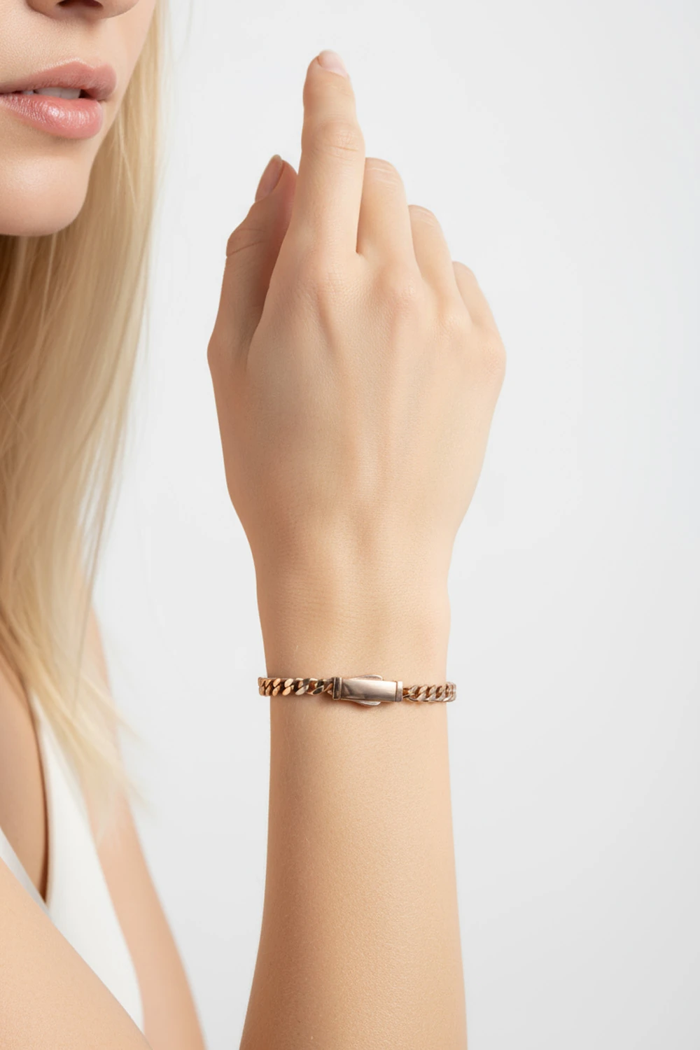 14 Ayar Rose Altın Gurmet Zincir Bileklik (Künye): Kutu Kilitli Modern Şıklık 6,26 GR Ürün Kodu: KNY6181