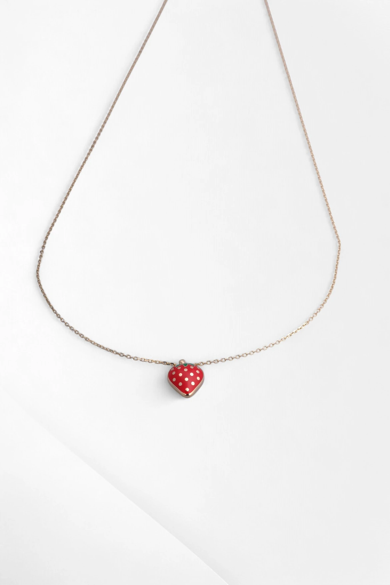 Tatlı Bir Dokunuş: 14 Ayar Altın Kırmızı Mineli Çilek Kolye 40 CM 2,62 GR Ürün Kodu: KLY5487